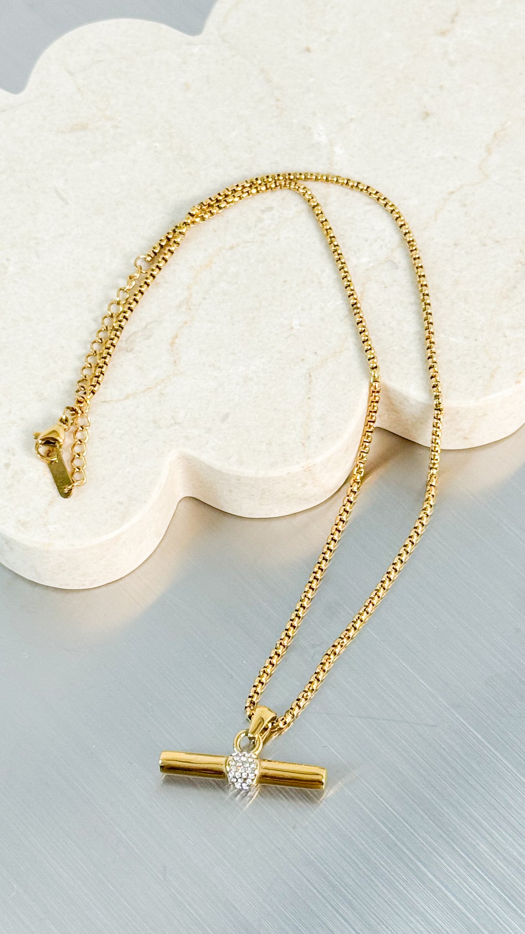 VIVIENNE T-BAR 18K GOLD PLATED NECKLACE - GOLD