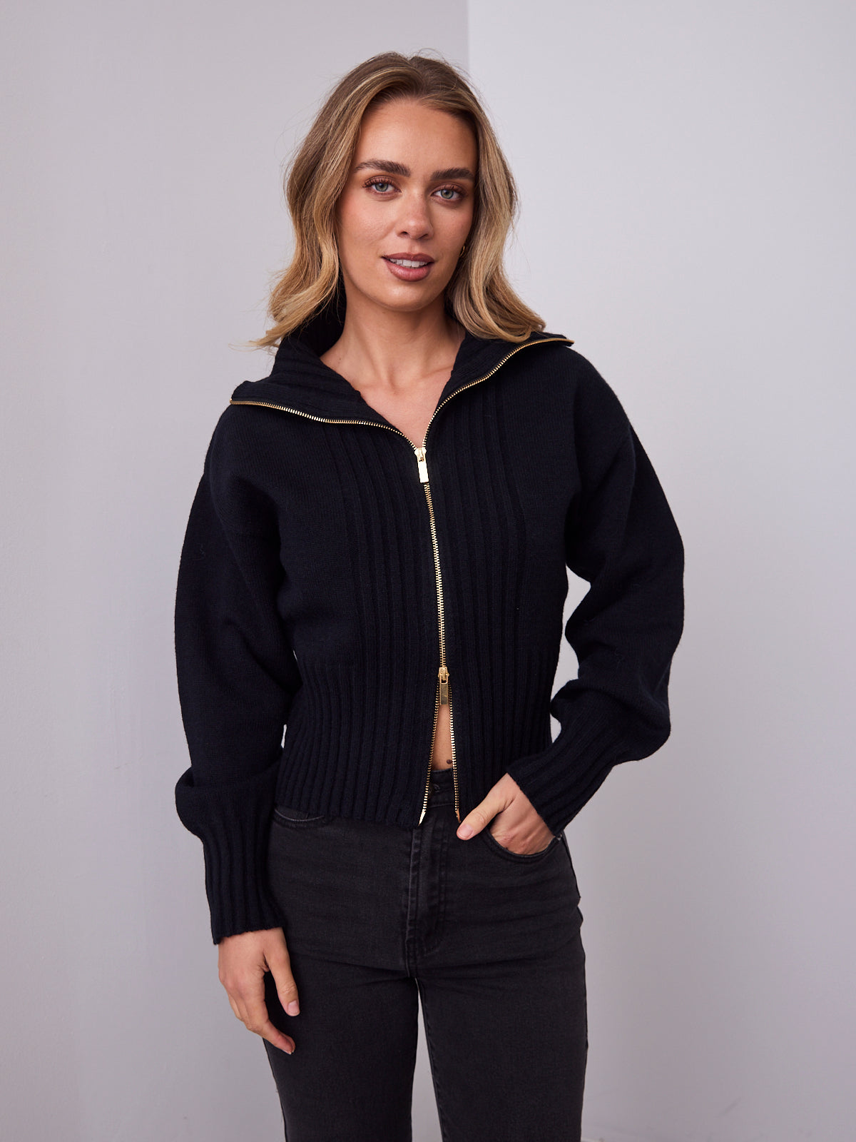 NERO TWO WAY ZIP KNIT - BLACK