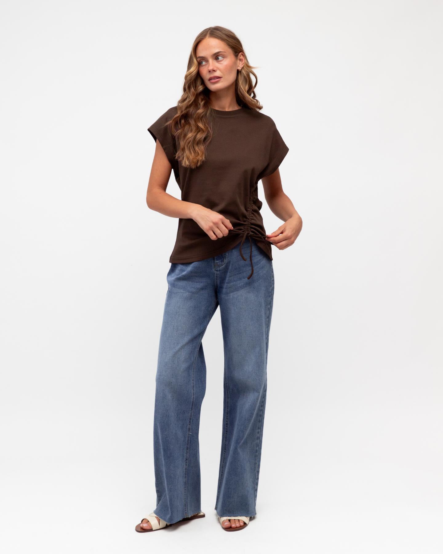 ELISHA TEE - DARK CHOCOLATE