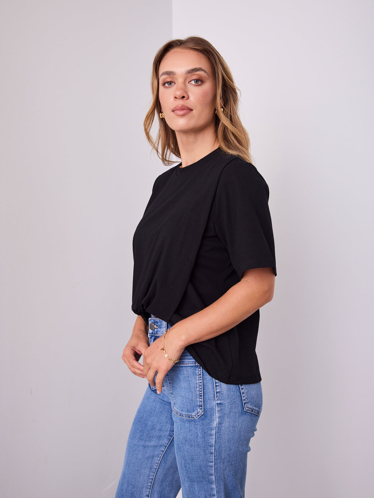 AMBER TUCK TEE - BLACK