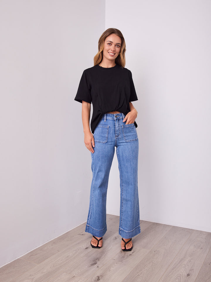 AMBER TUCK TEE - BLACK