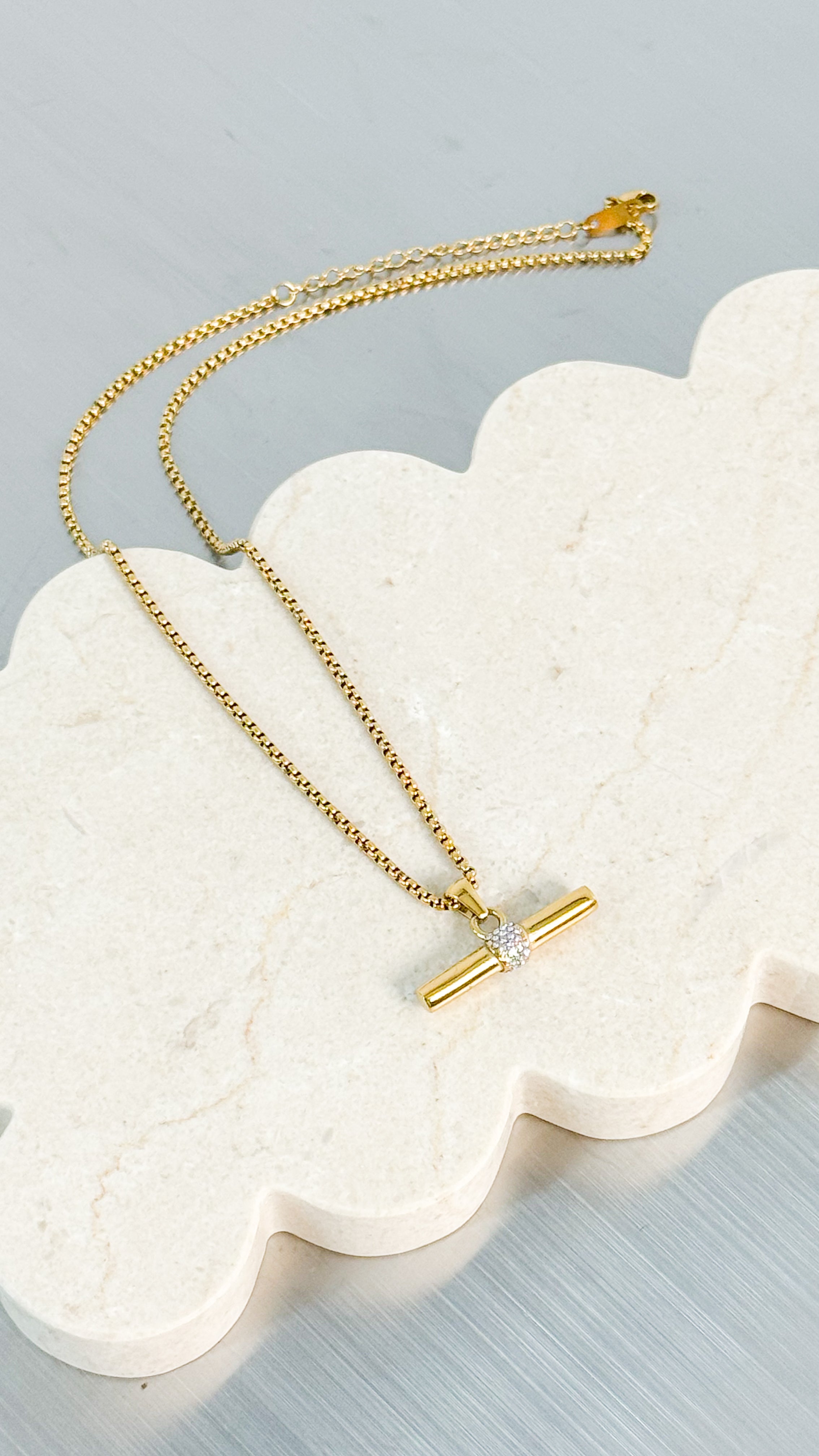 VIVIENNE T-BAR 18K GOLD PLATED NECKLACE - GOLD