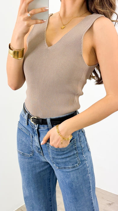 STASSI RIBBED V-NECK TANK - STONE