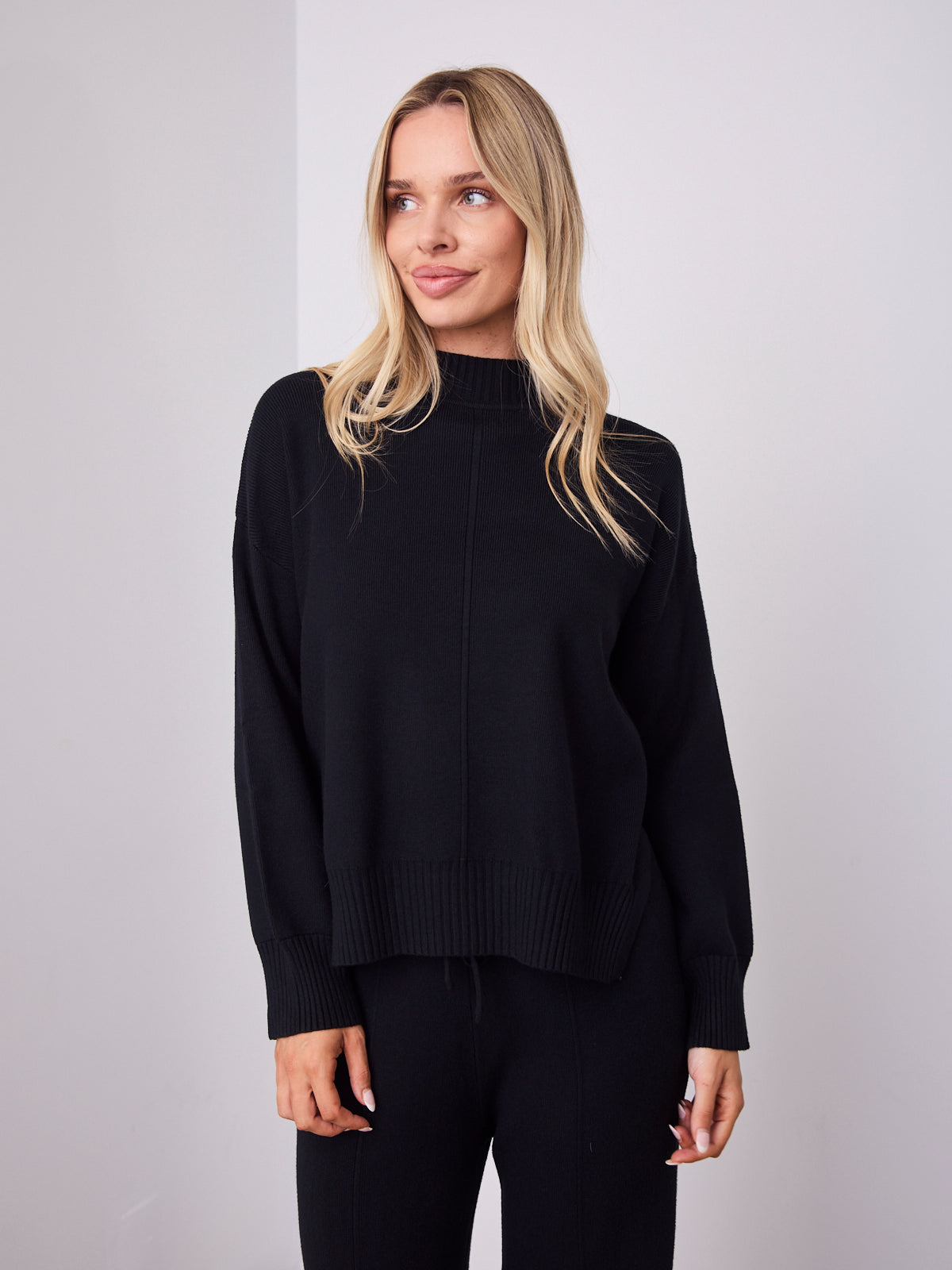 DELTA KNIT TOP - BLACK