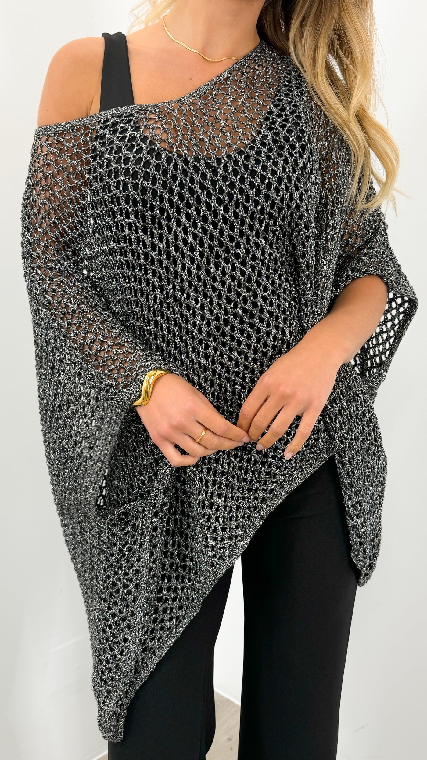 BENITA TOP - BLACK