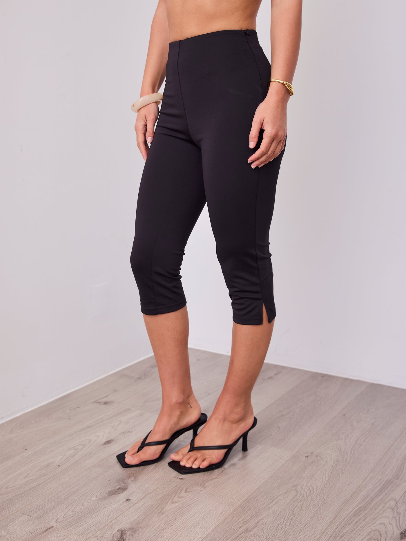 KHLOE CAPRI PANT - BLACK