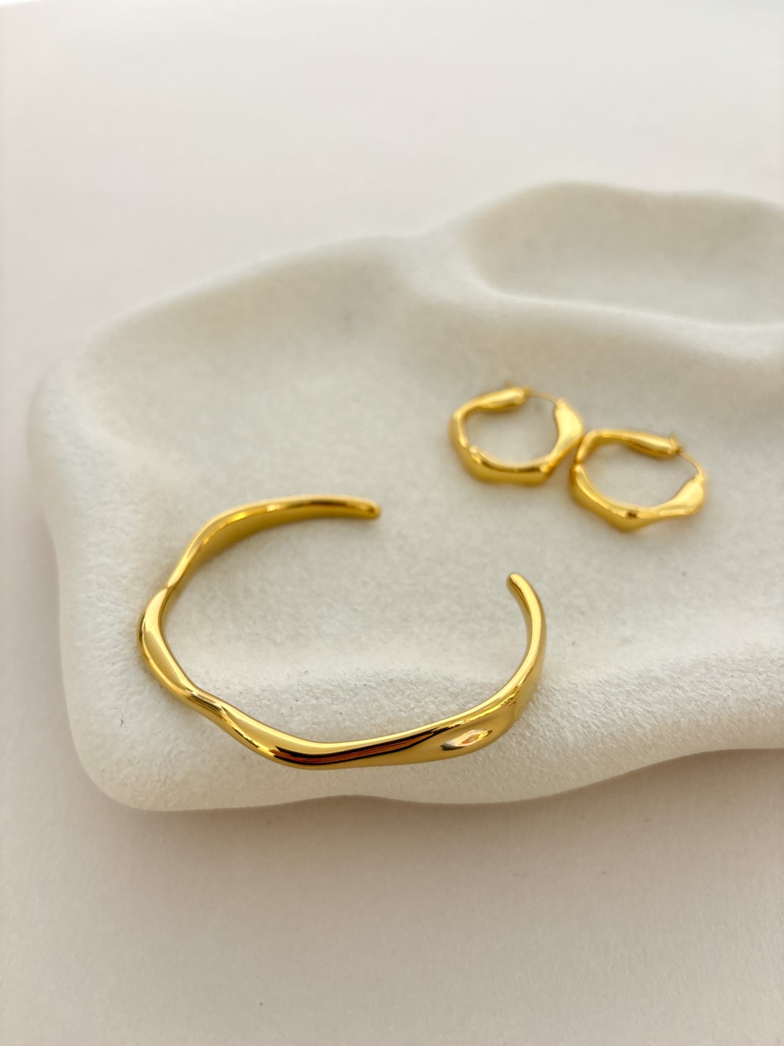 MAY SKINNY 18K PLATED BANGLE - GOLD