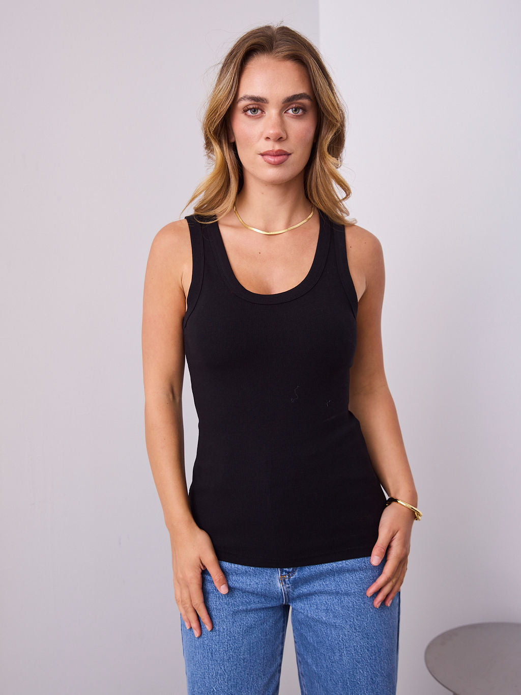 VUE TANK TOP - BLACK