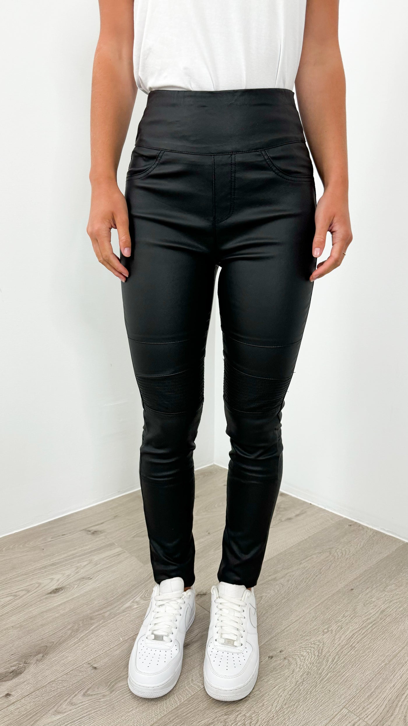 MAX WET LOOK PULL ON JEGGINGS - BLACK