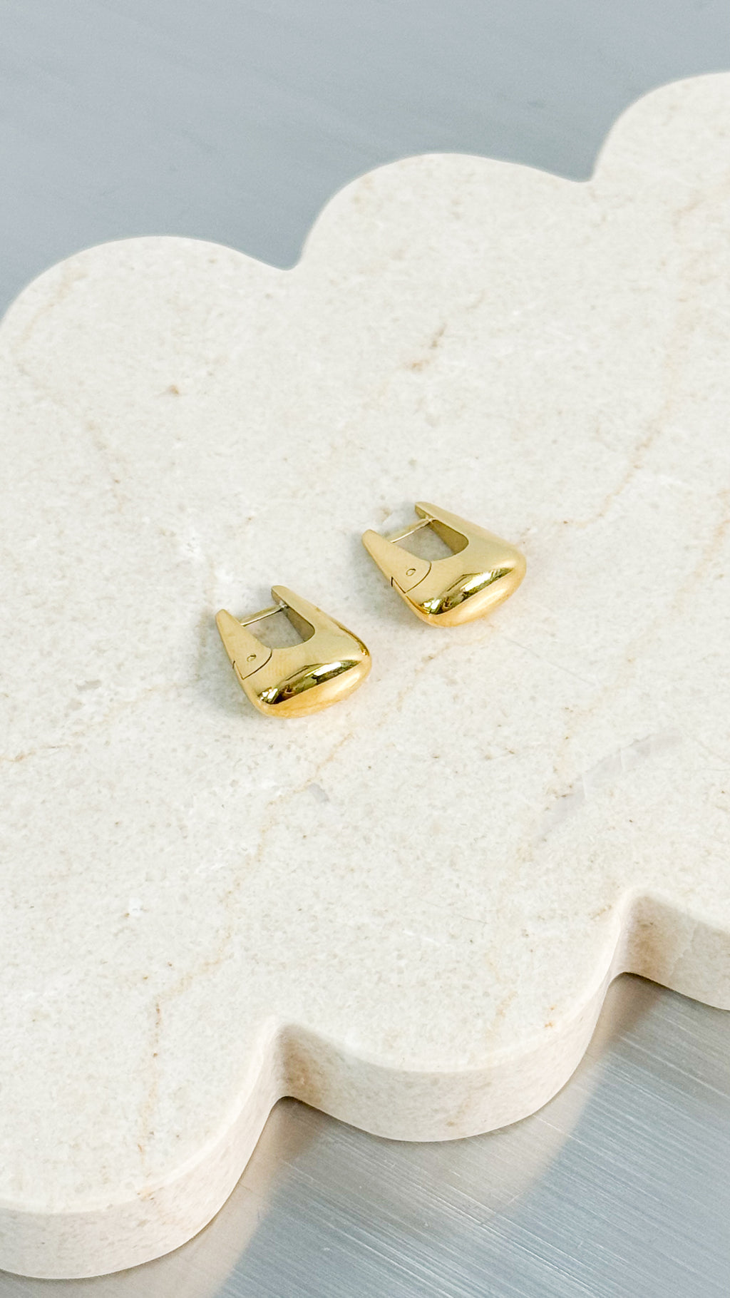 CAPRI 18K GOLD PLATED HOOP EARRINGS - GOLD