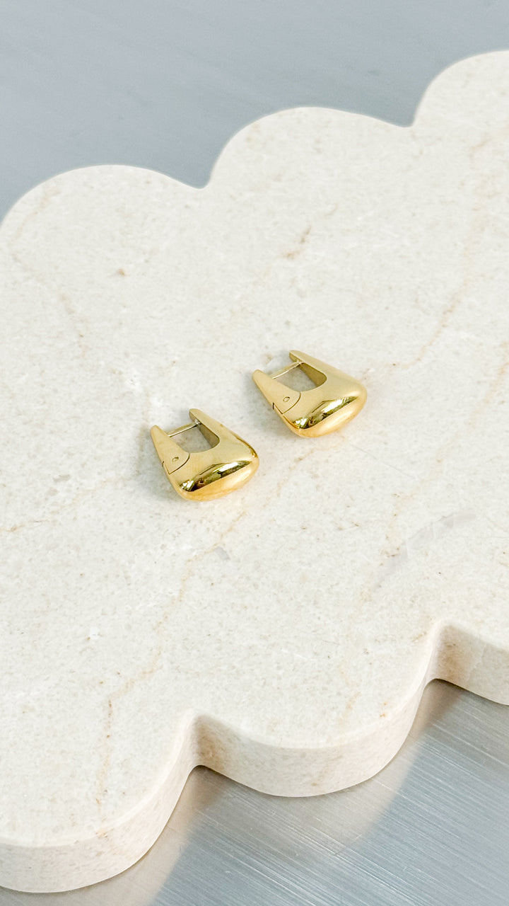 CAPRI 18K GOLD PLATED HOOP EARRINGS - GOLD