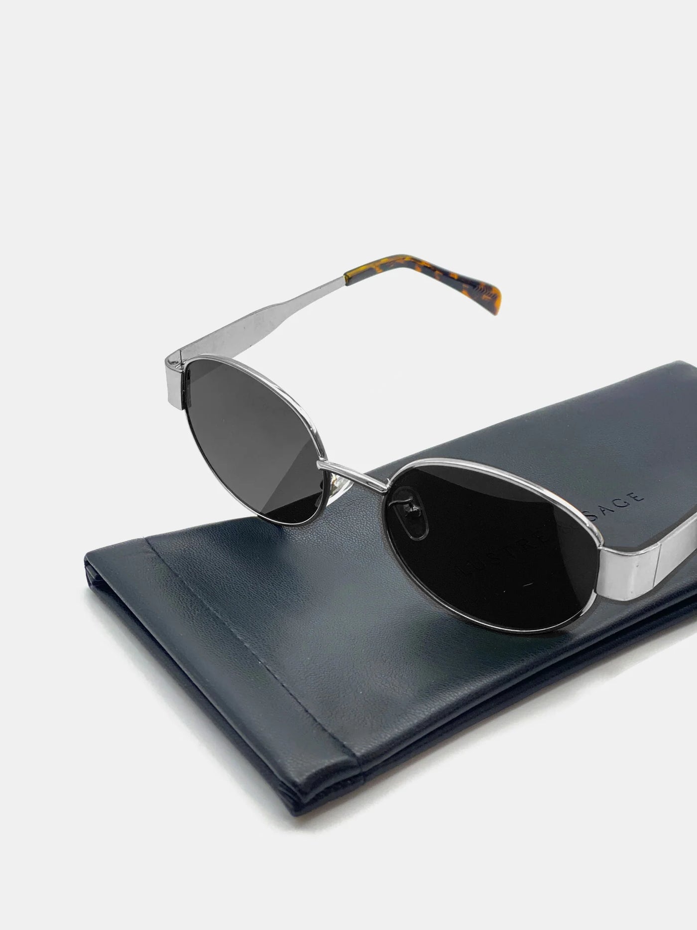 HELENA OVAL SUNNIES - SILVER/BLACK