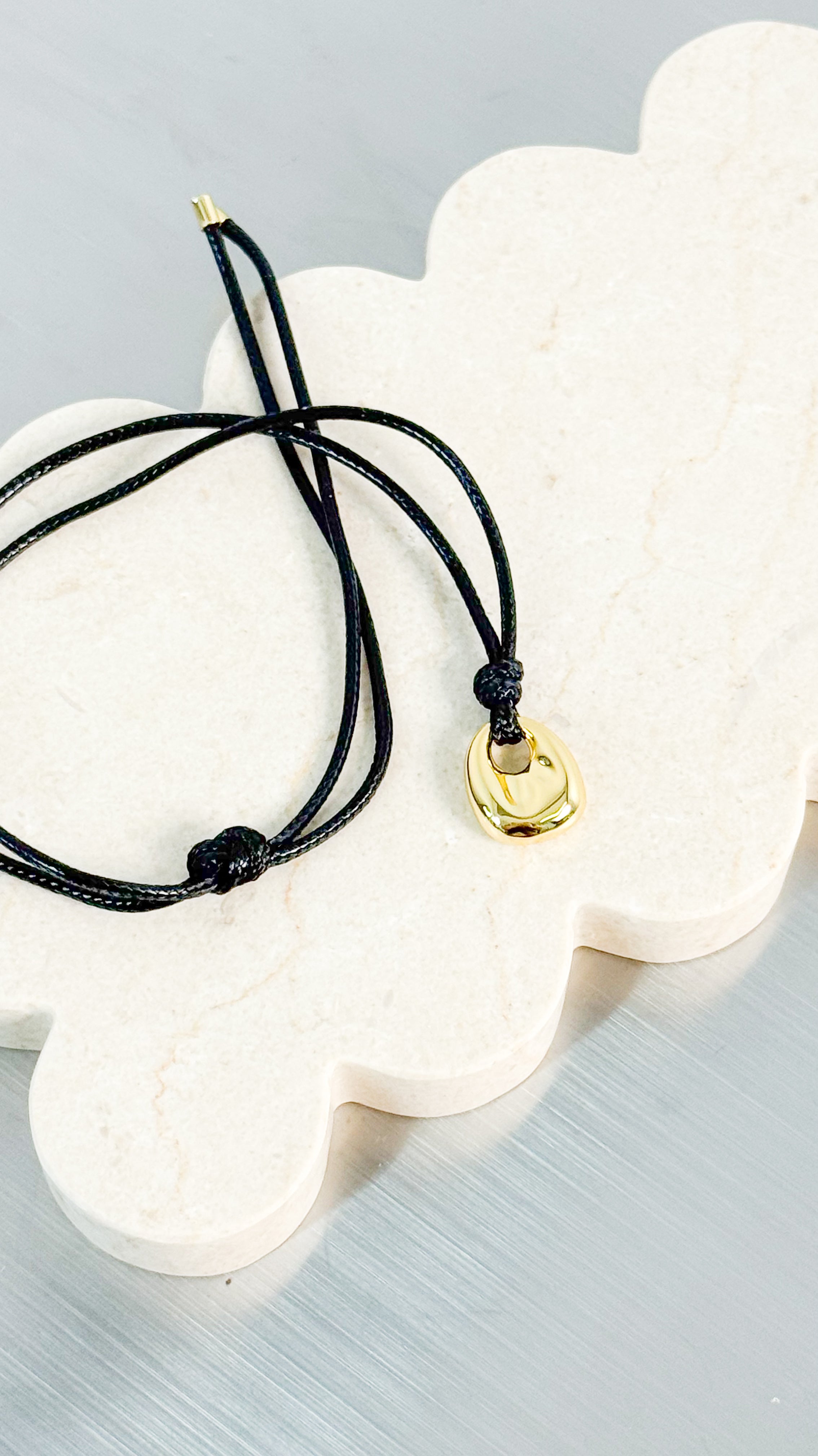 KAIA ROPE CHARM NECKLACE - GOLD