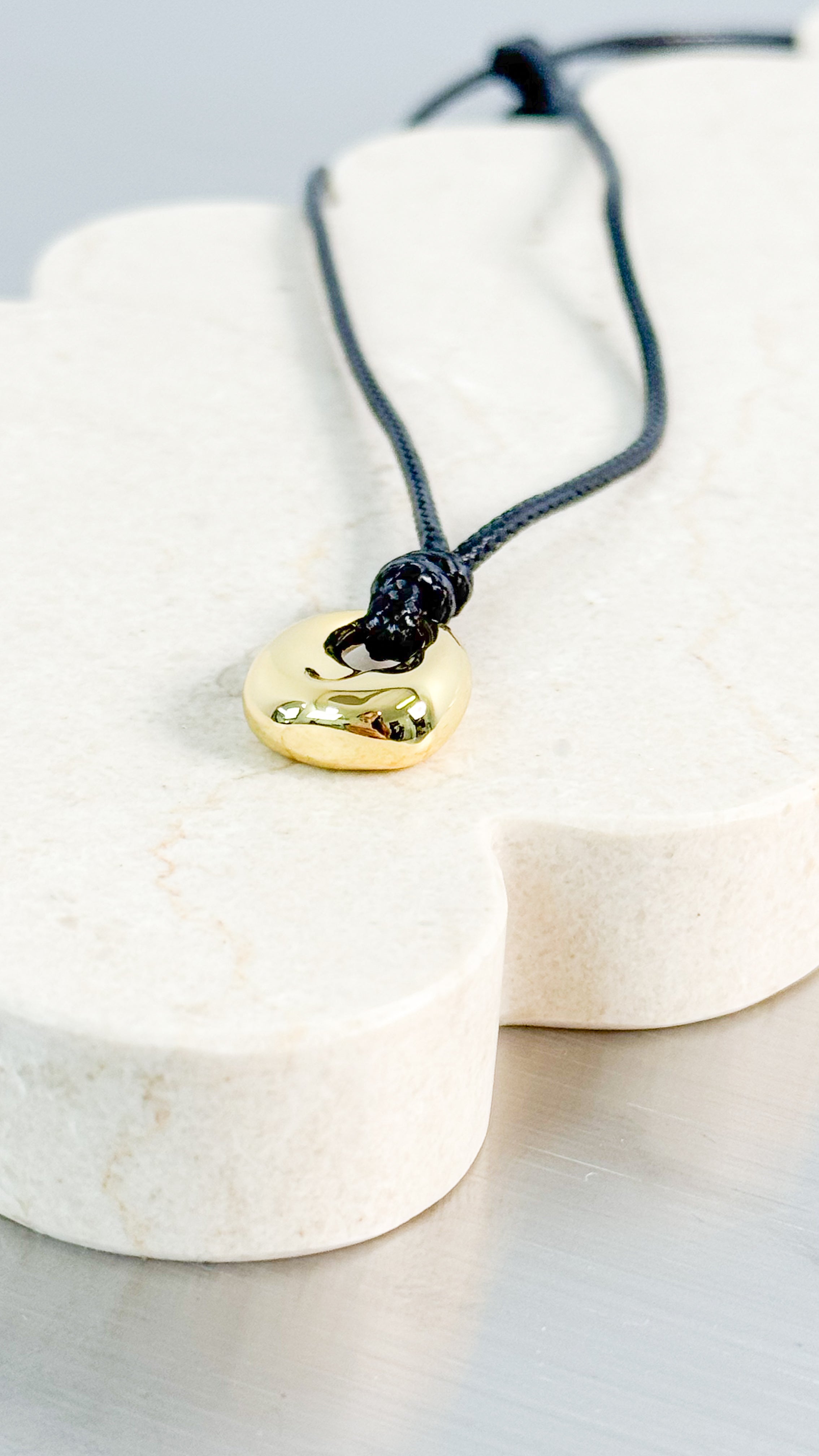 KAIA ROPE CHARM NECKLACE - GOLD