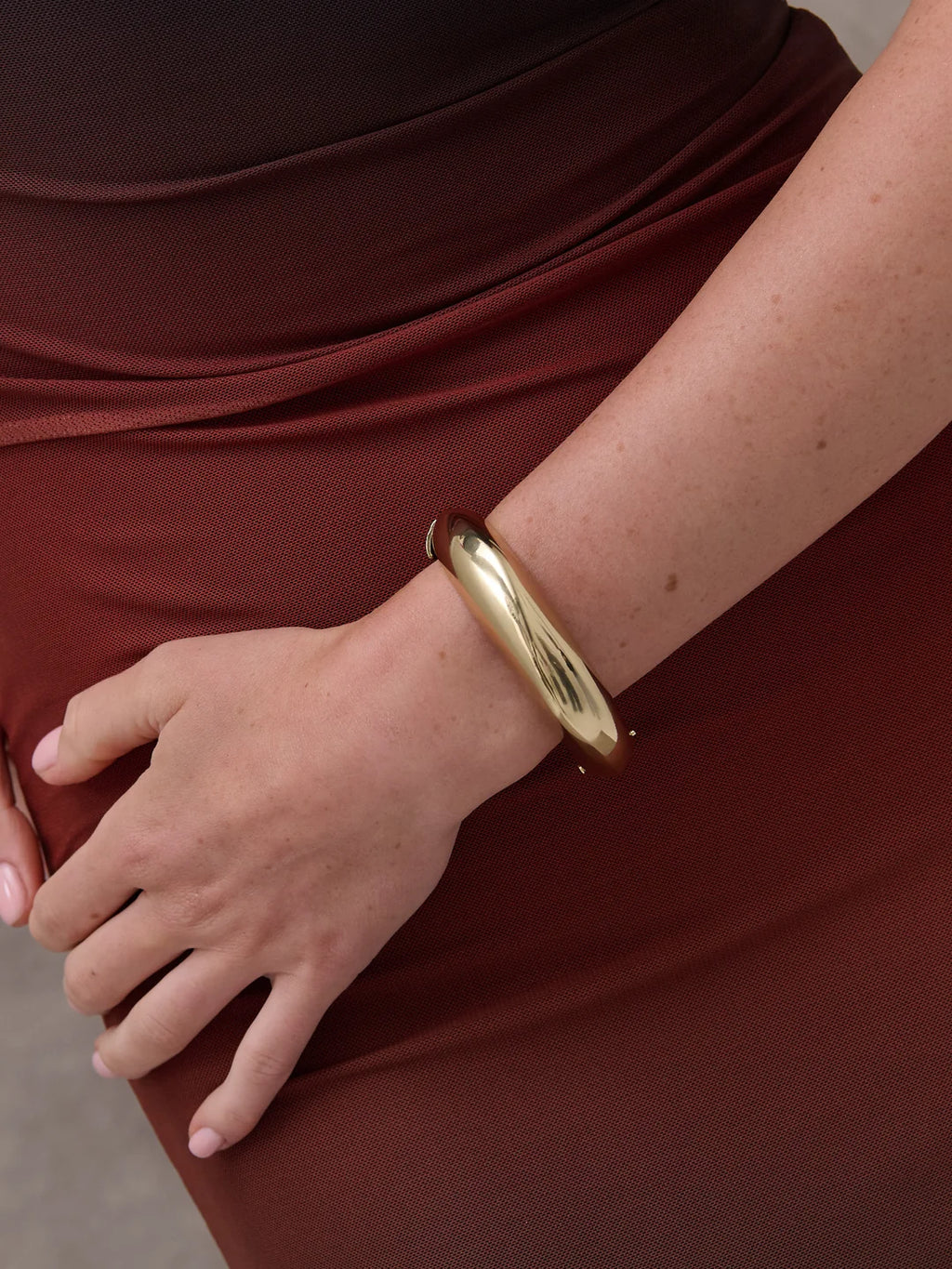 METAL OPEN CUFF BANGLE - GOLD