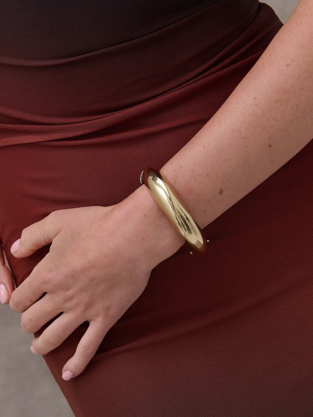 METAL OPEN CUFF BANGLE - GOLD