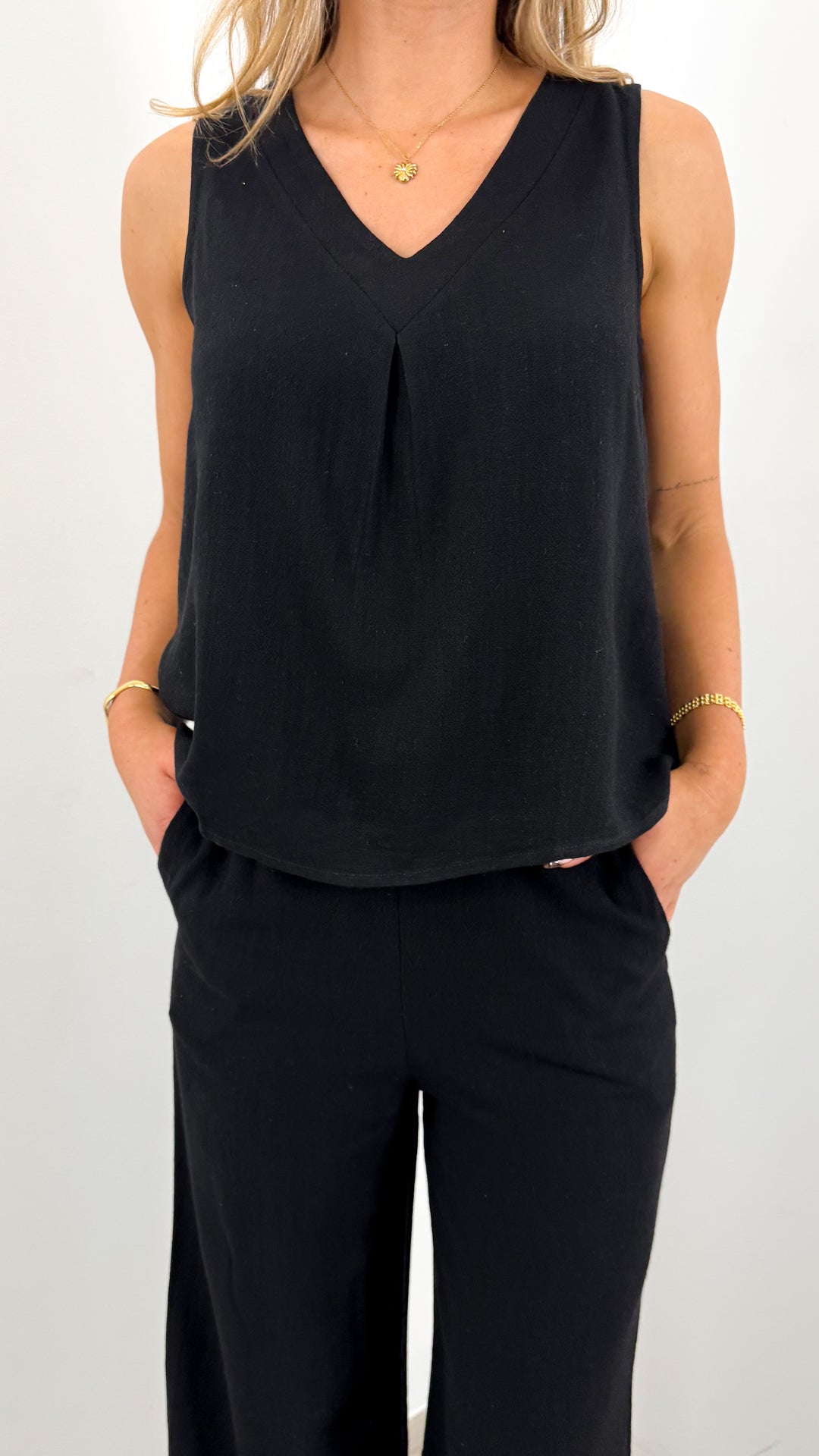 CARMEL V NECK TOP - BLACK