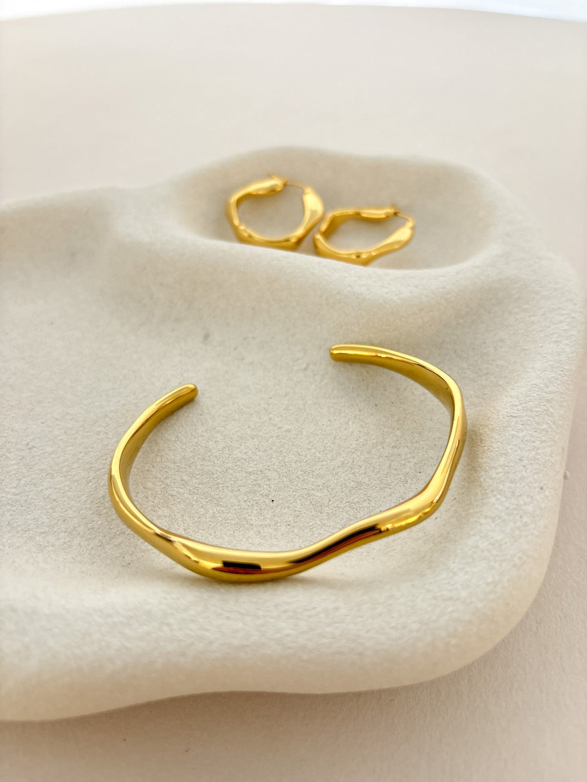 MAY SKINNY 18K PLATED BANGLE - GOLD