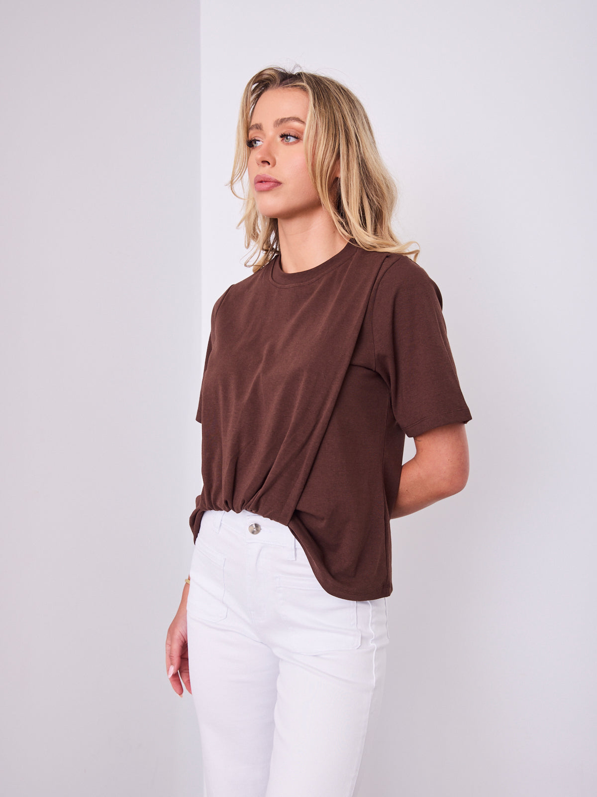 AMBER TUCK TEE - CHOCOLATE