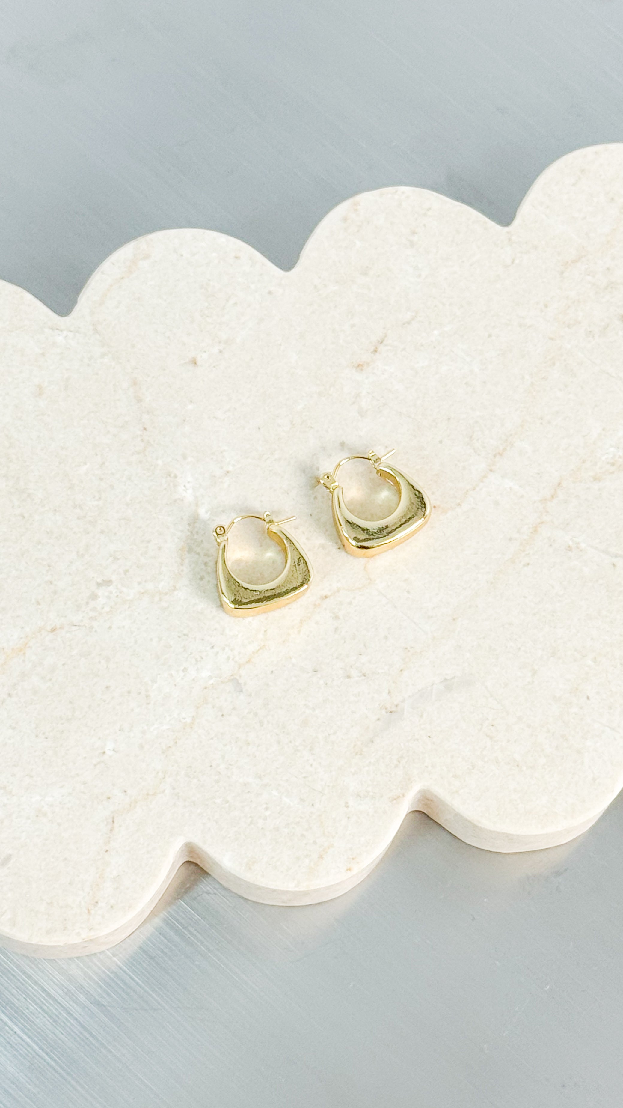 NORA HUGGIE 18K GOLD PLATED EARRINGS - GOLD