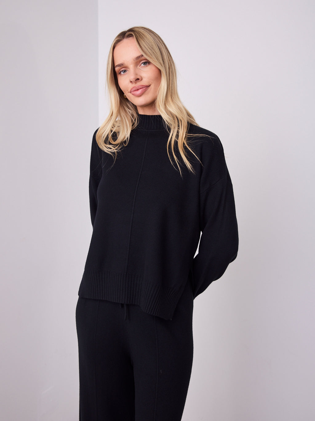 DELTA KNIT TOP - BLACK
