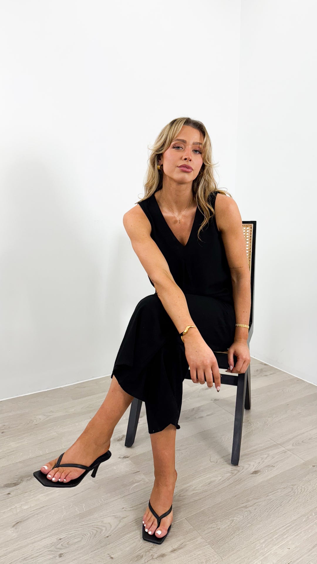 CARMEL V NECK TOP - BLACK