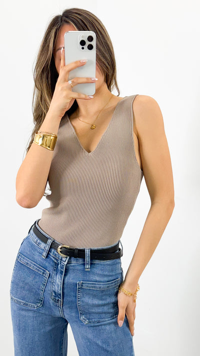 STASSI RIBBED V-NECK TANK - STONE