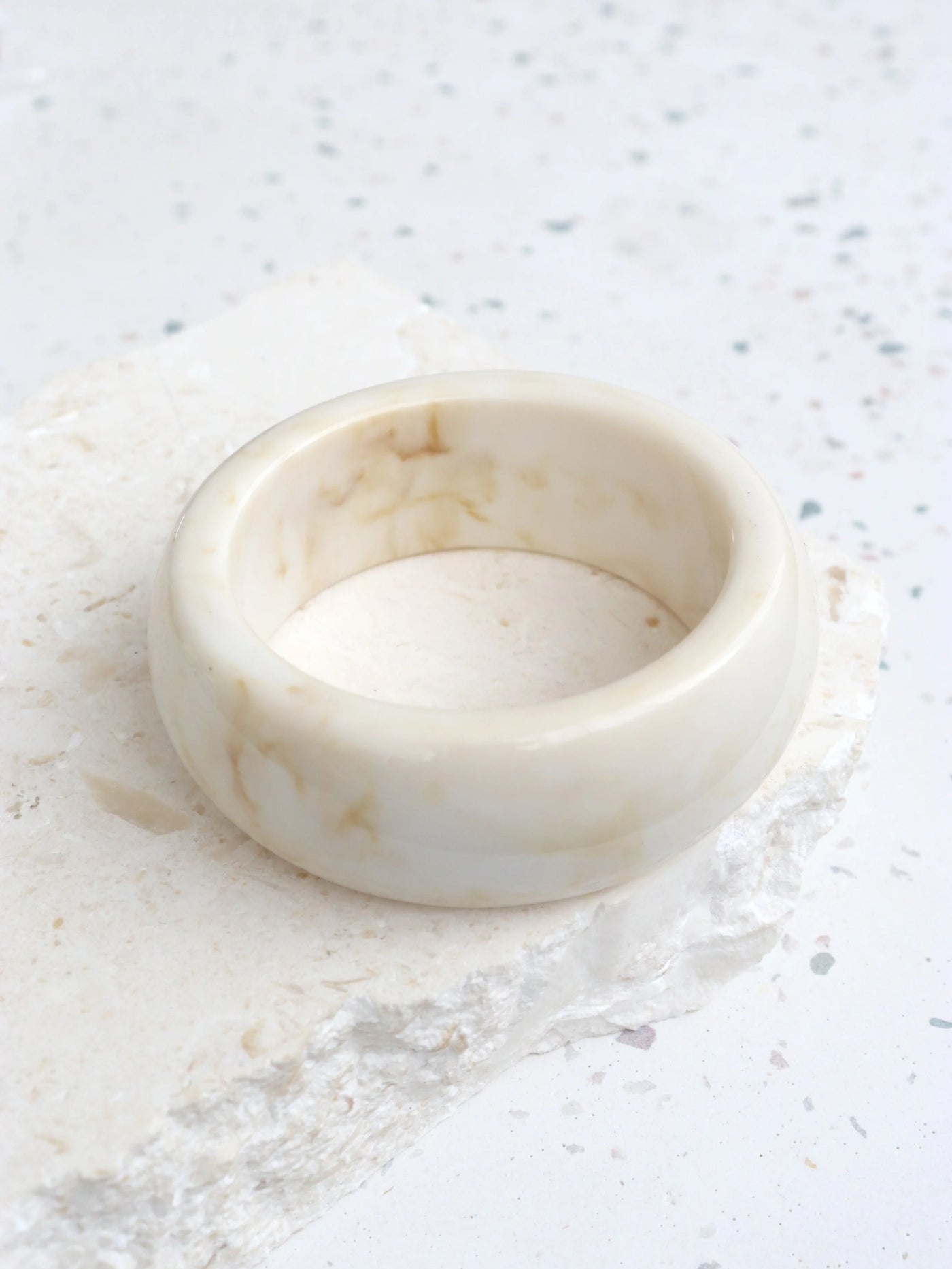 HENNIE RESIN BANGLE - CREAM