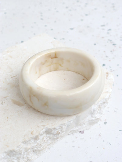 HENNIE RESIN BANGLE - CREAM