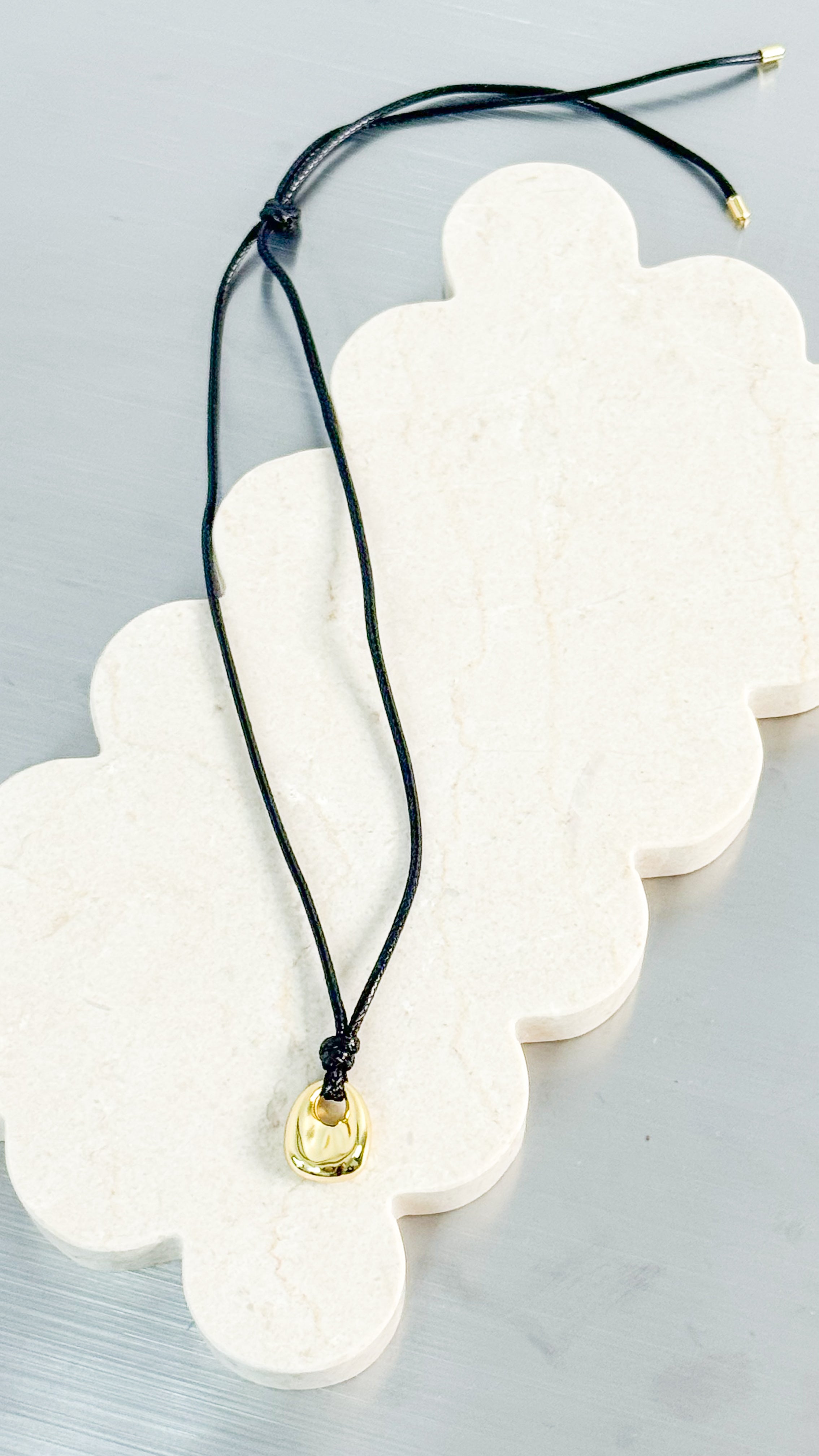 KAIA ROPE CHARM NECKLACE - GOLD