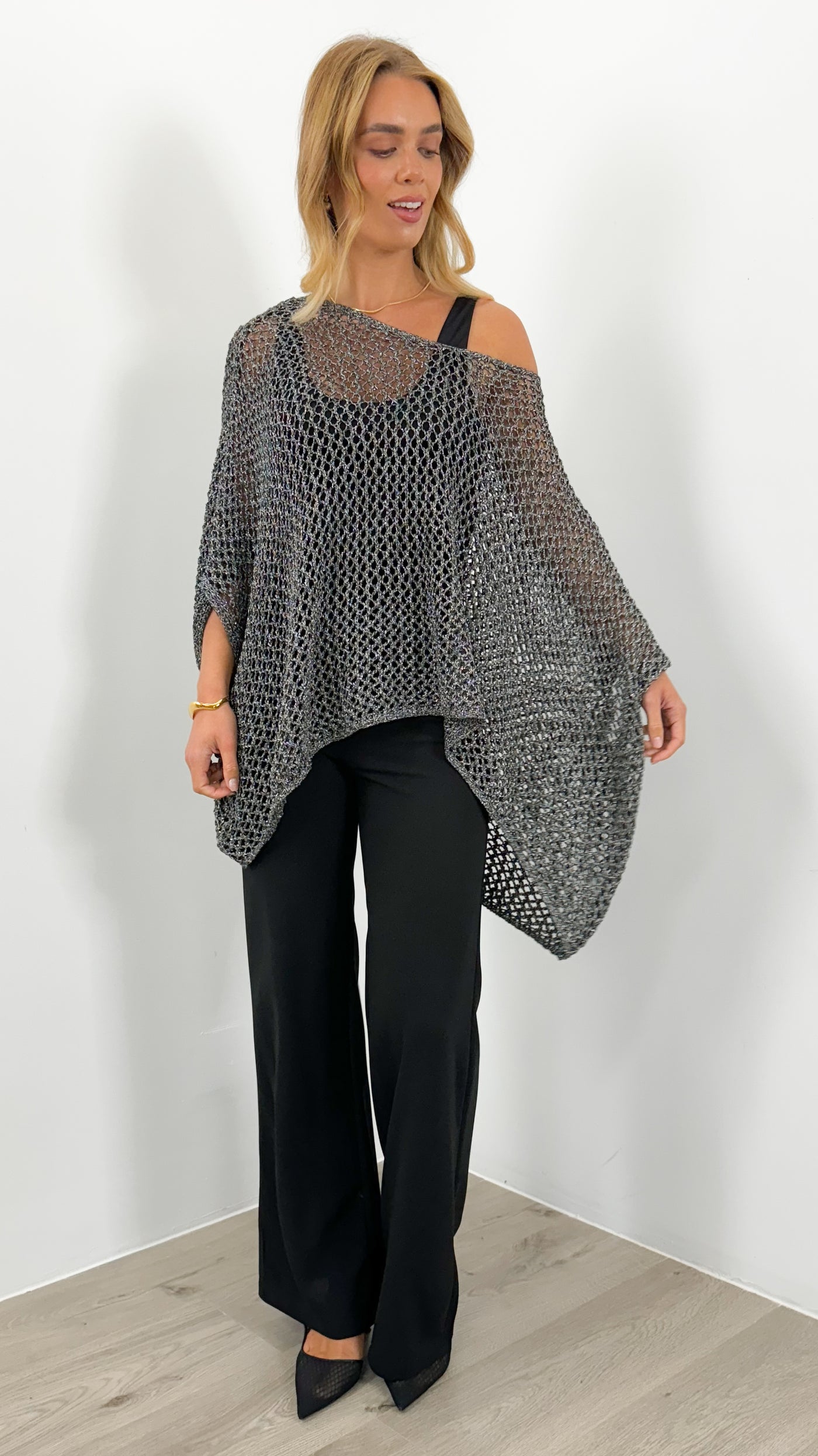 BENITA TOP - BLACK