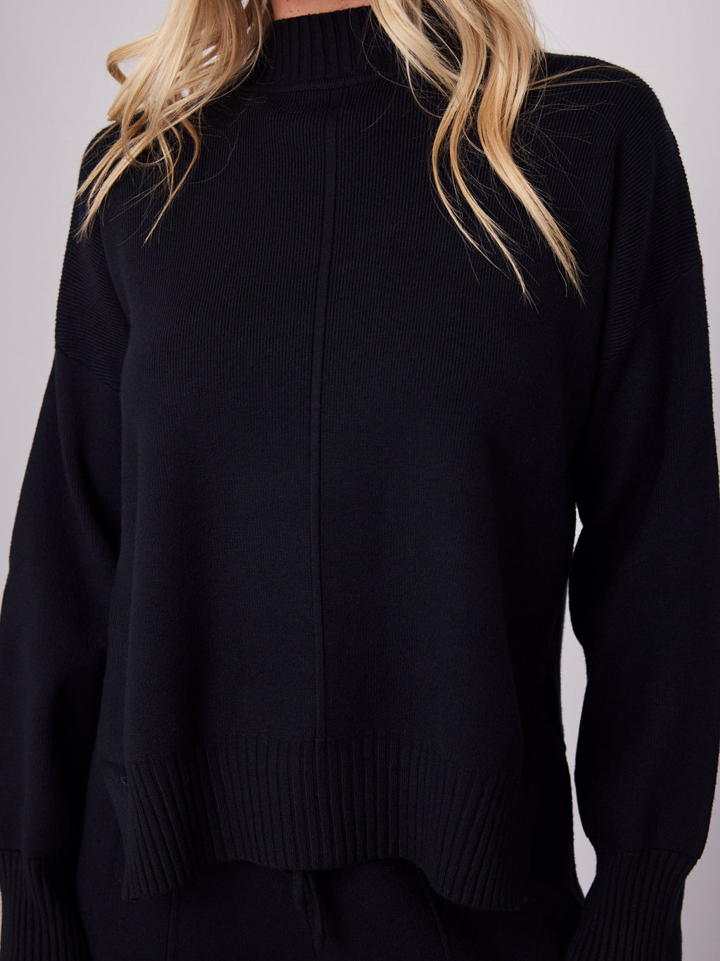 DELTA KNIT TOP - BLACK