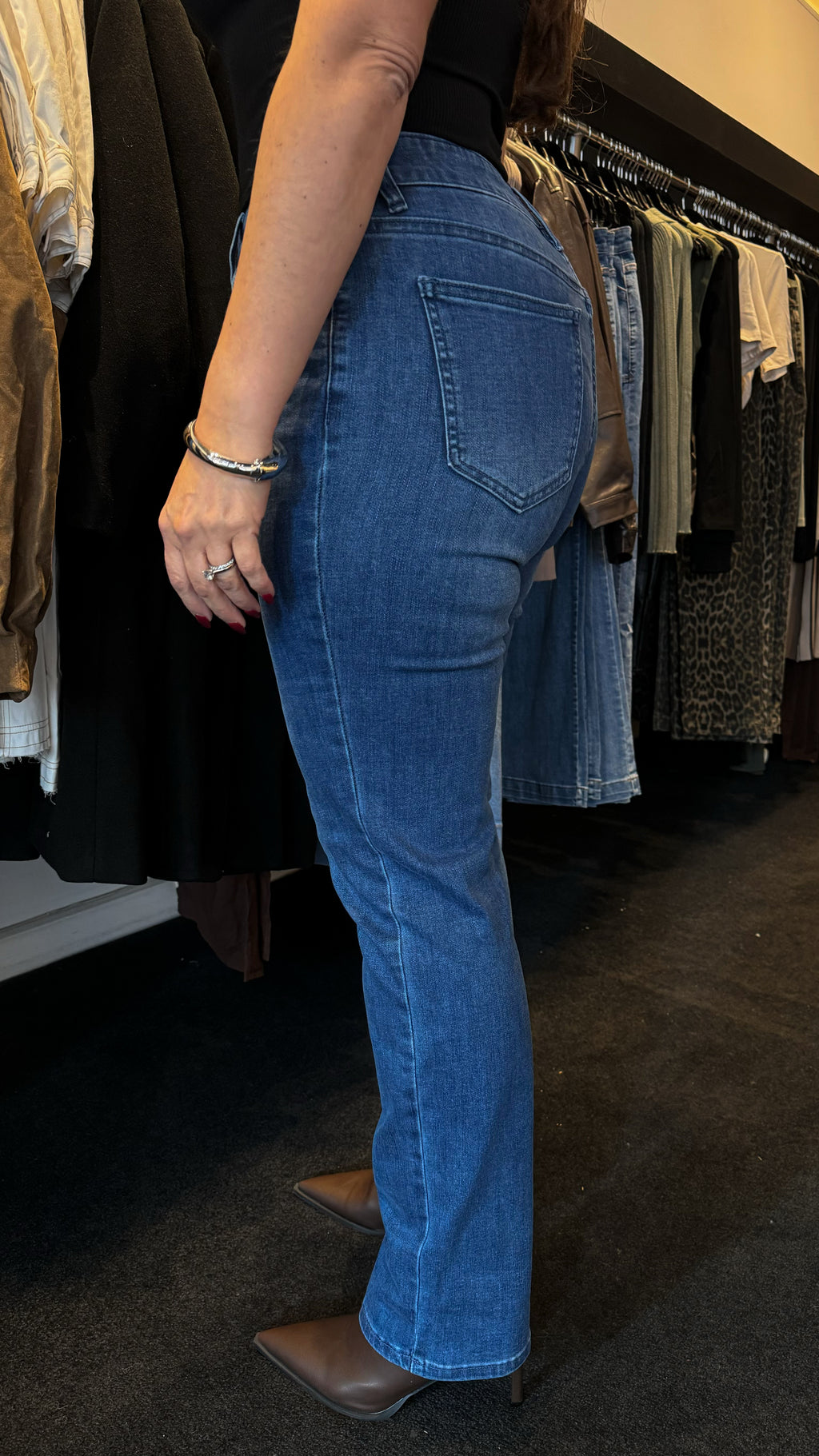 CARLTON STRETCH STRAIGHT LEG JEAN - DARK BLUE WASH