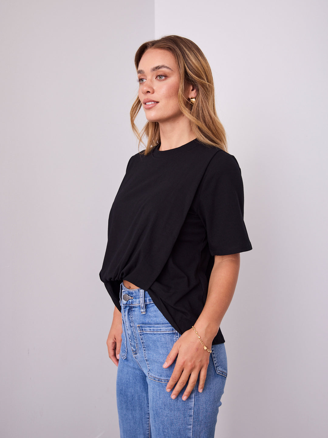 AMBER TUCK TEE - BLACK