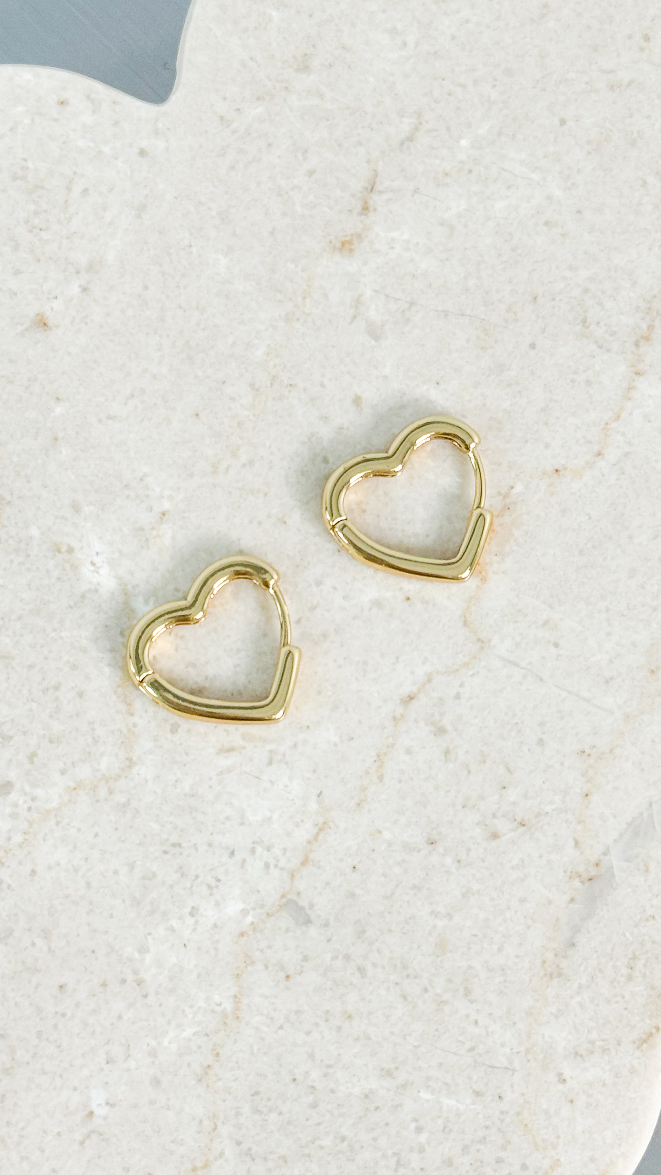 PICCOLO SMALL HEART 18K GOLD PLATED EARRINGS - GOLD