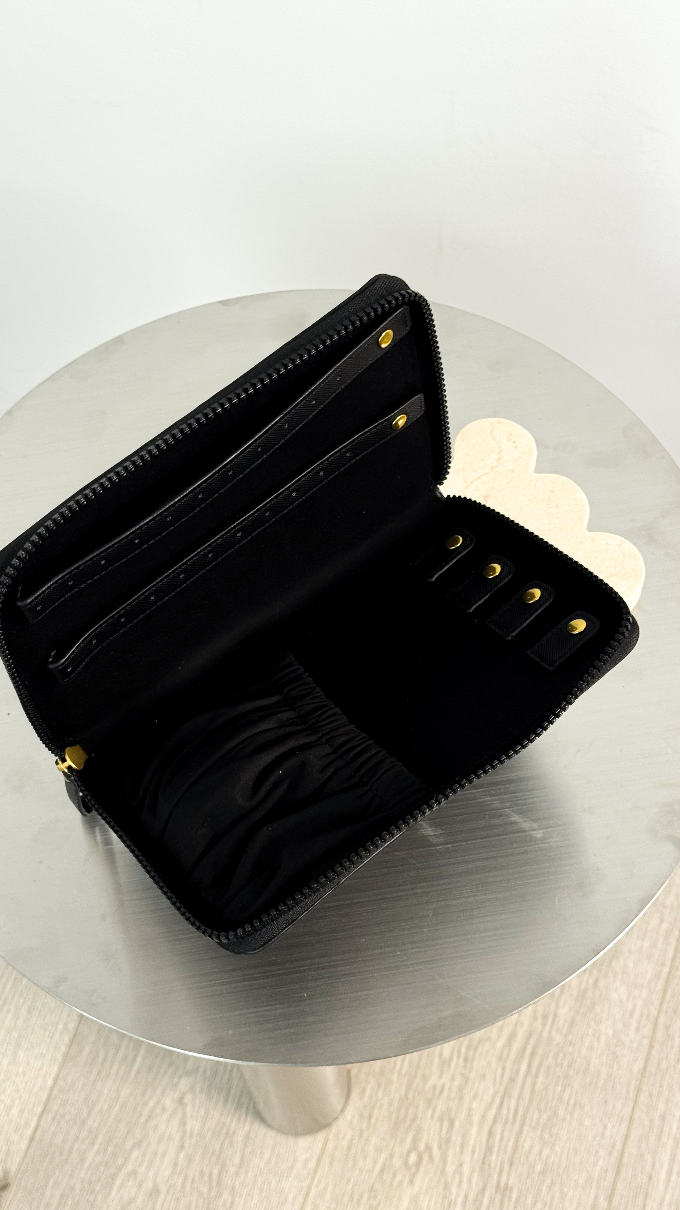 TRAVEL WALLET - BLACK