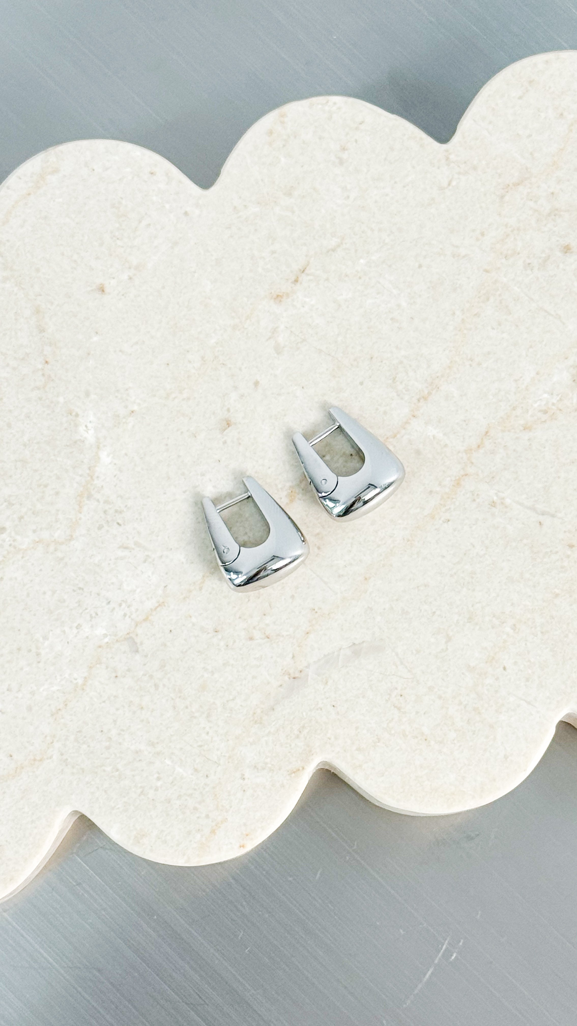 CAPRI 18K GOLD PLATED HOOP EARRINGS - SILVER