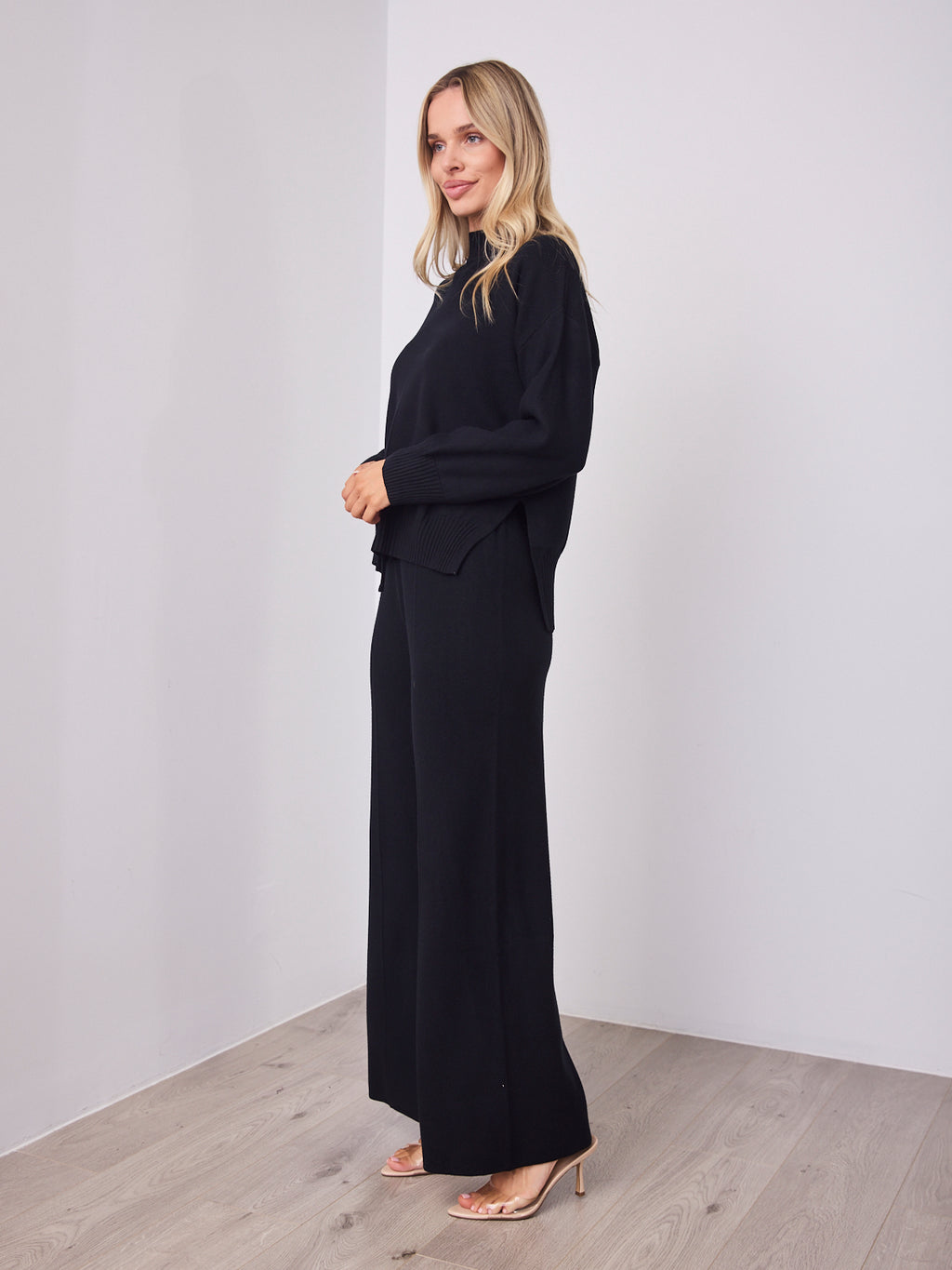 DELTA KNIT TOP - BLACK