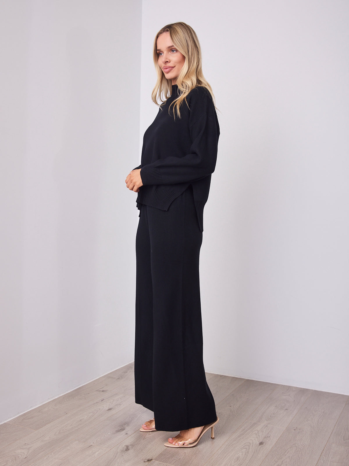 DELTA KNIT TOP - BLACK