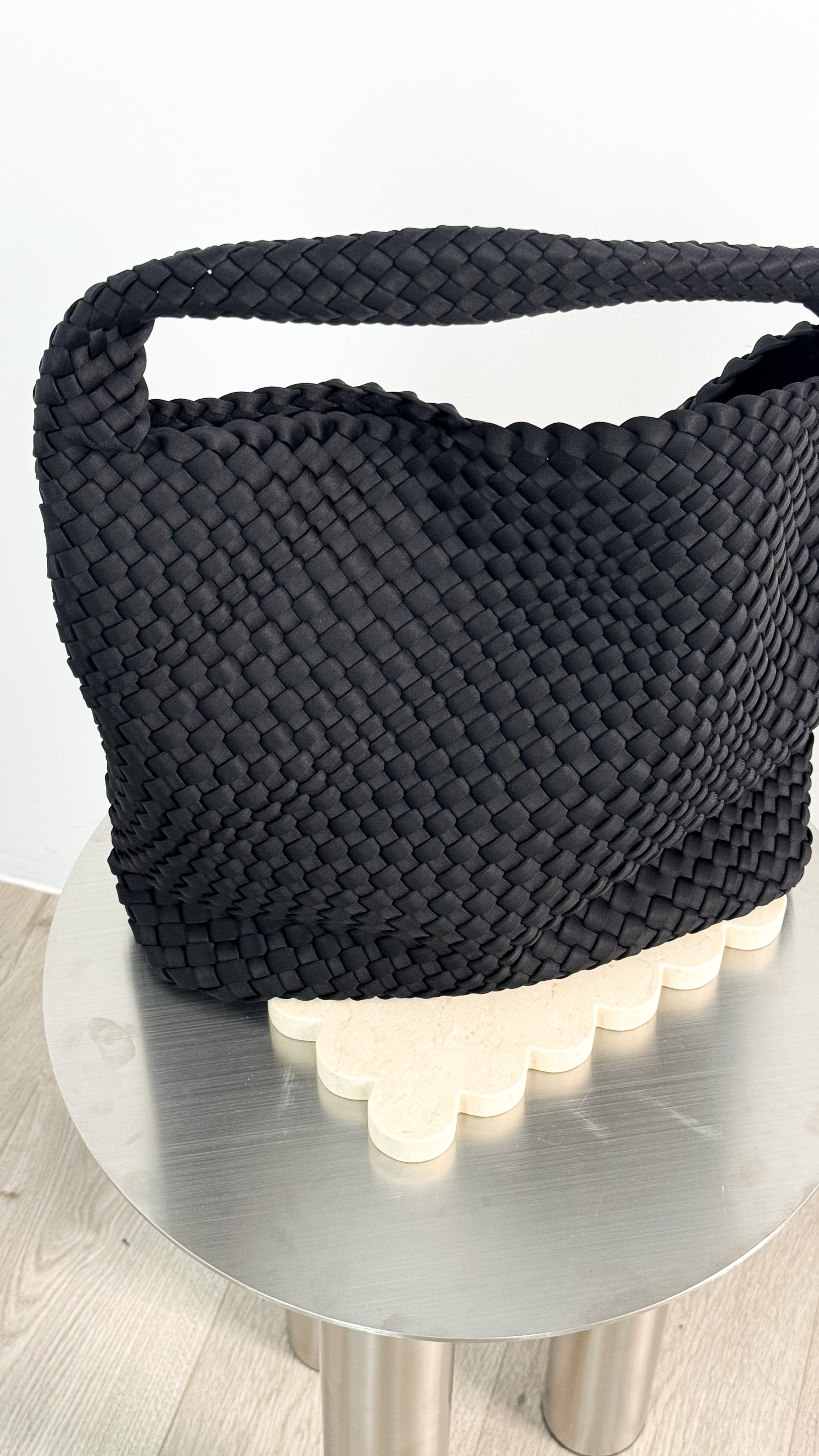 LAYLA WOVEN TOTE BAG - BLACK