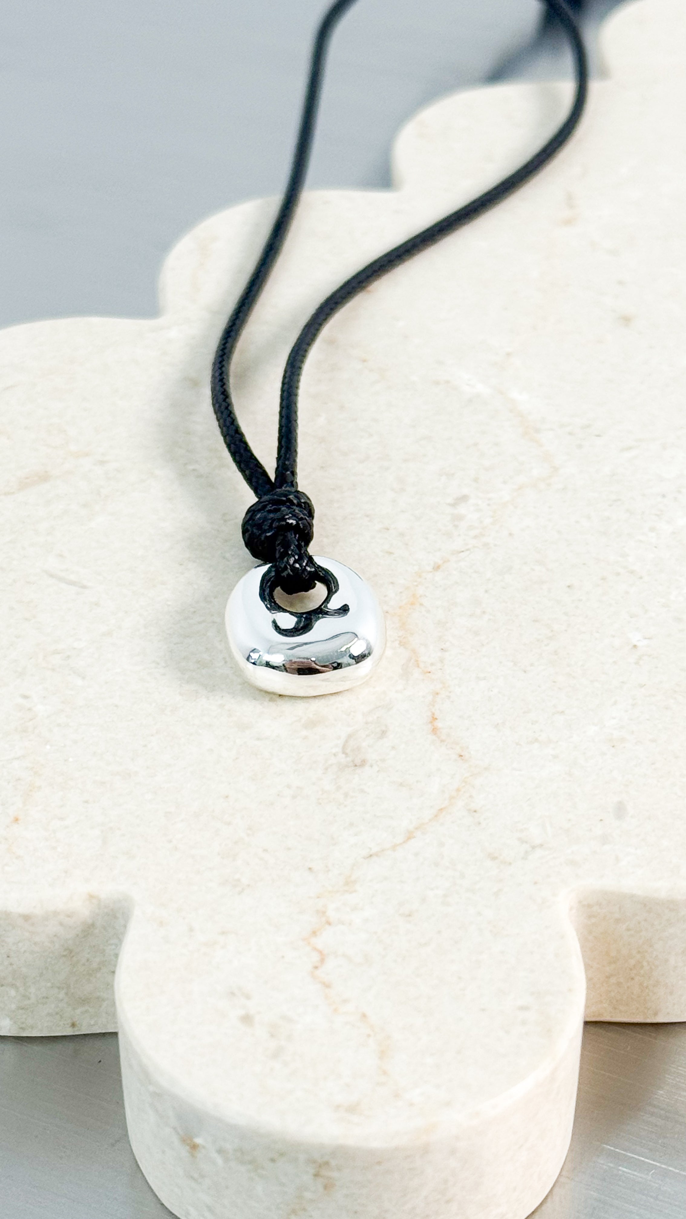 KAIA ROPE CHARM NECKLACE - SILVER