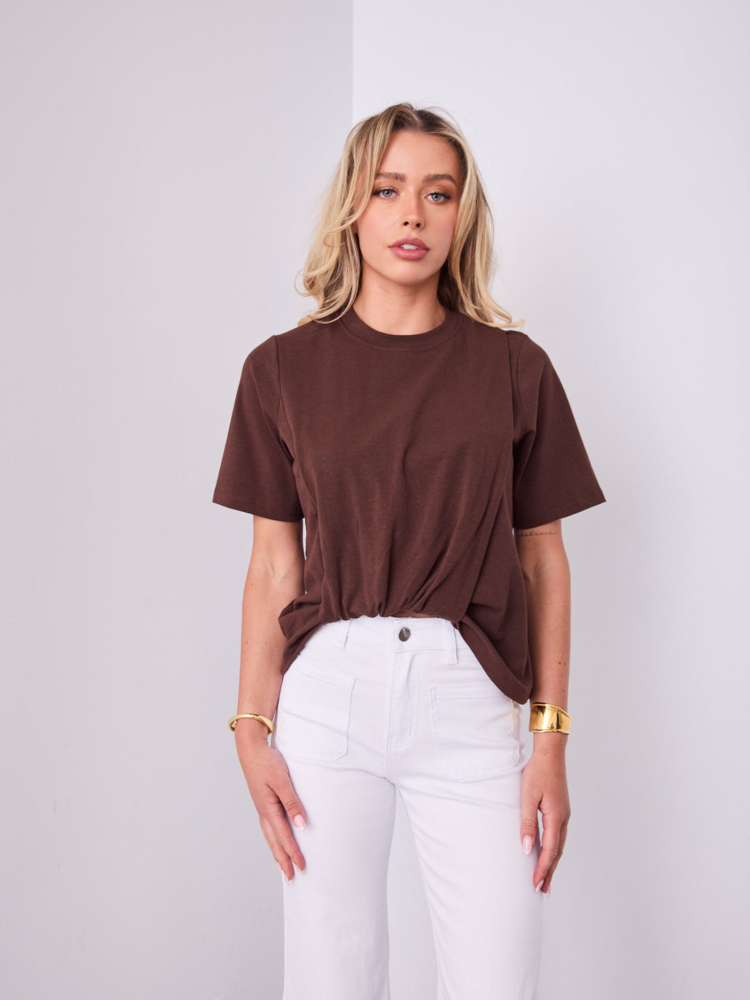 AMBER TUCK TEE - CHOCOLATE