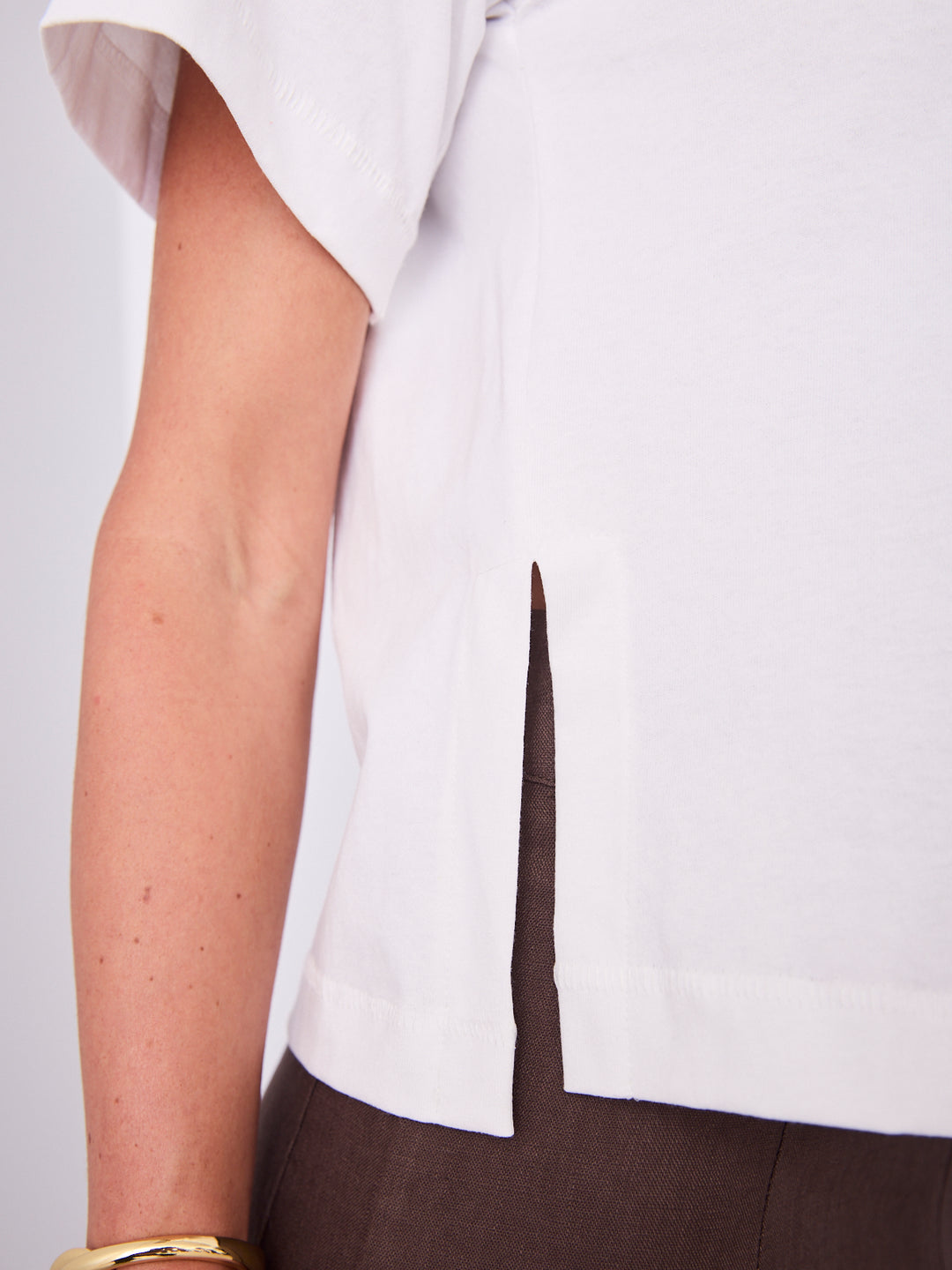 ISSI OFF THE SHOULDER TEE - WHITE