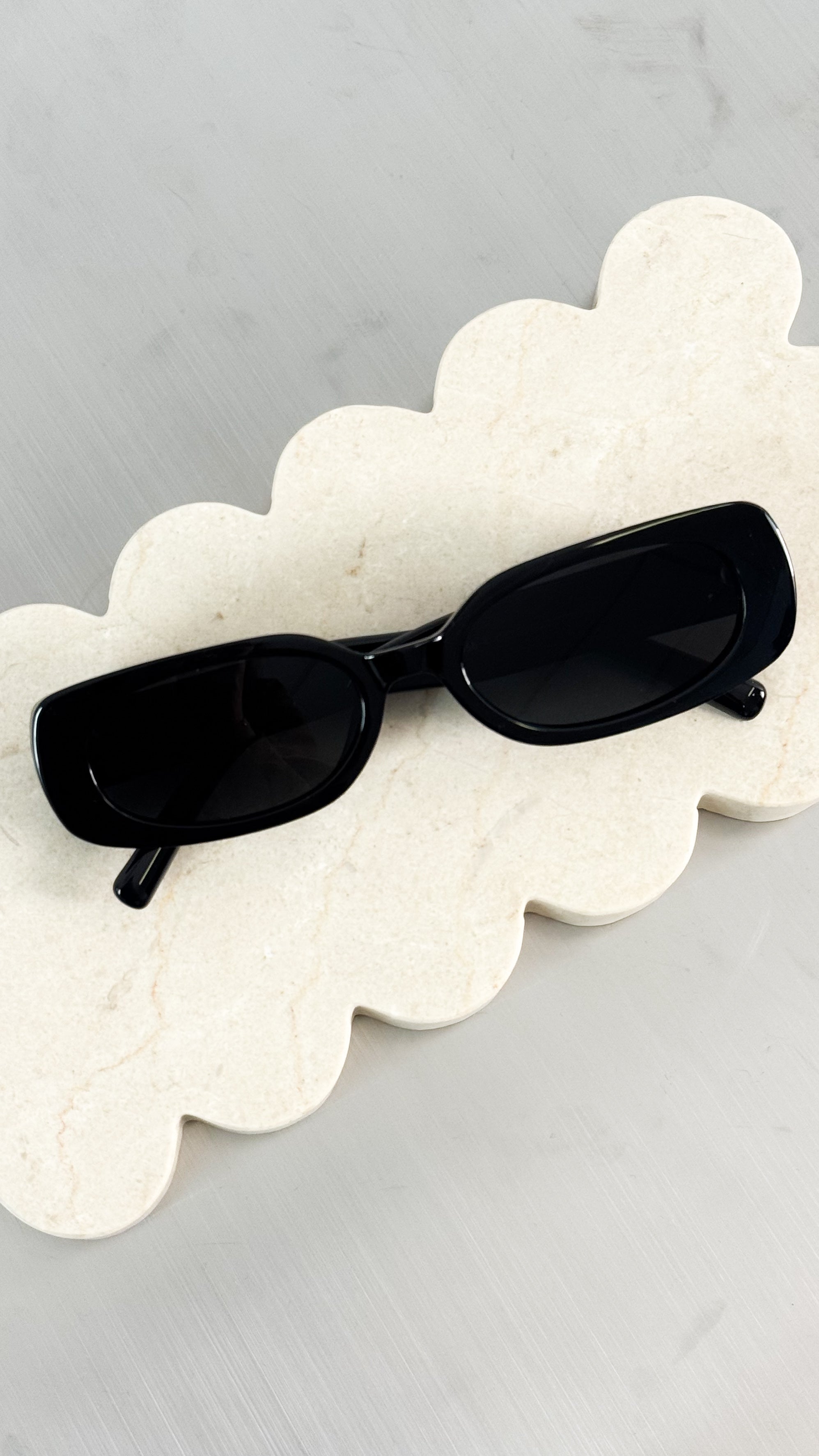 BIJOU POLARISED SUNGLASSES - BLACK