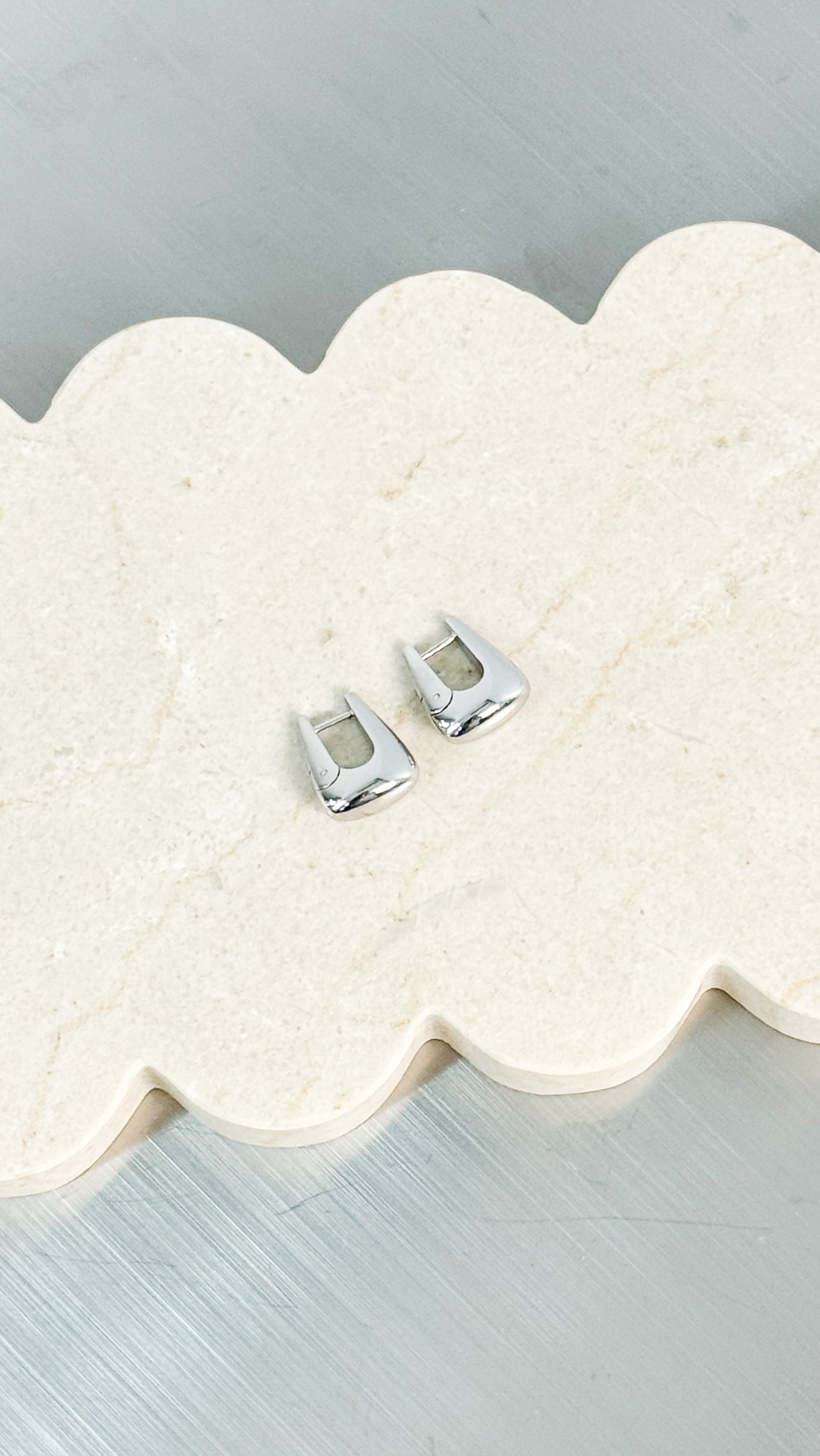 CAPRI 18K GOLD PLATED HOOP EARRINGS - SILVER