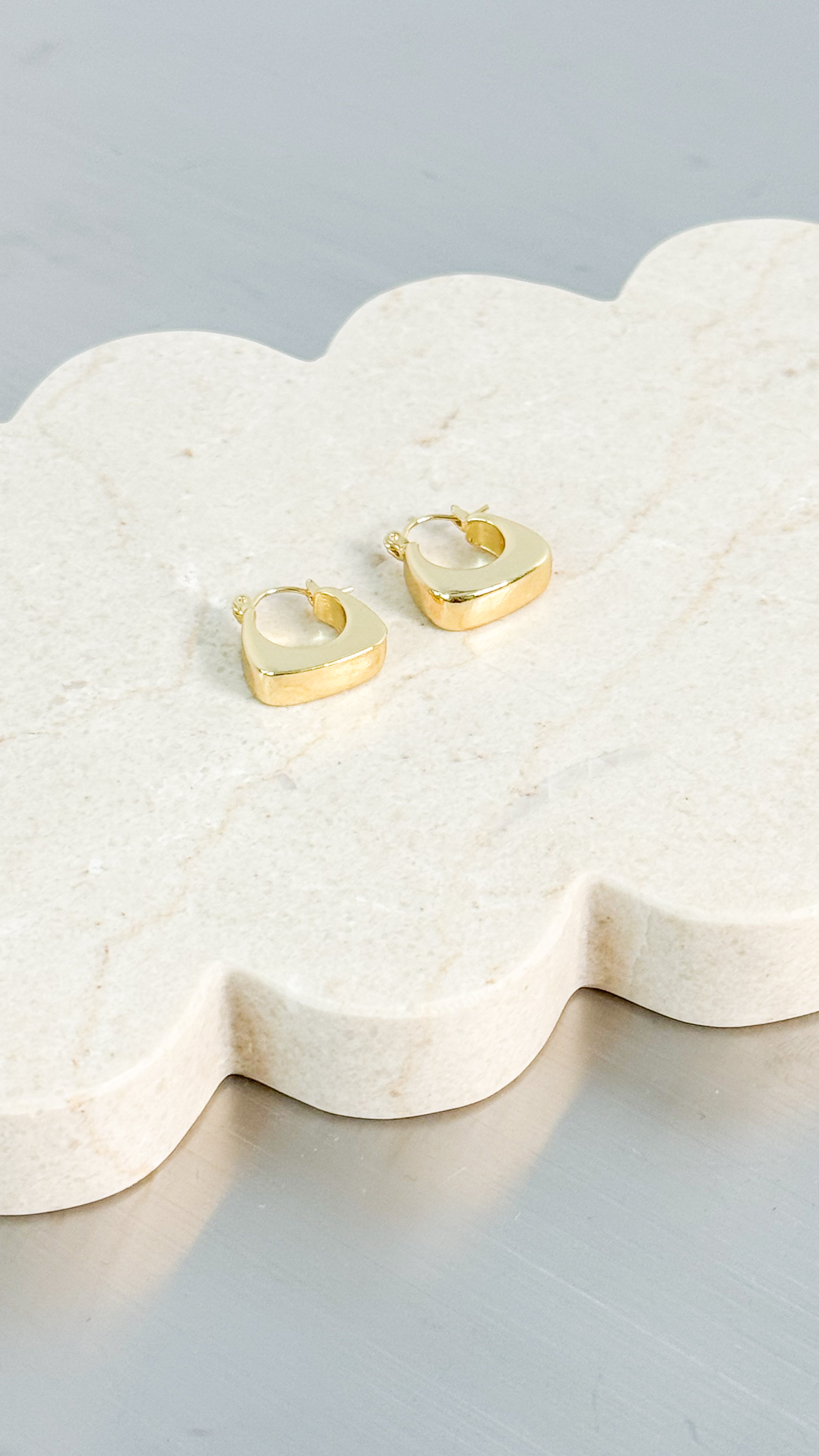 NORA HUGGIE 18K GOLD PLATED EARRINGS - GOLD