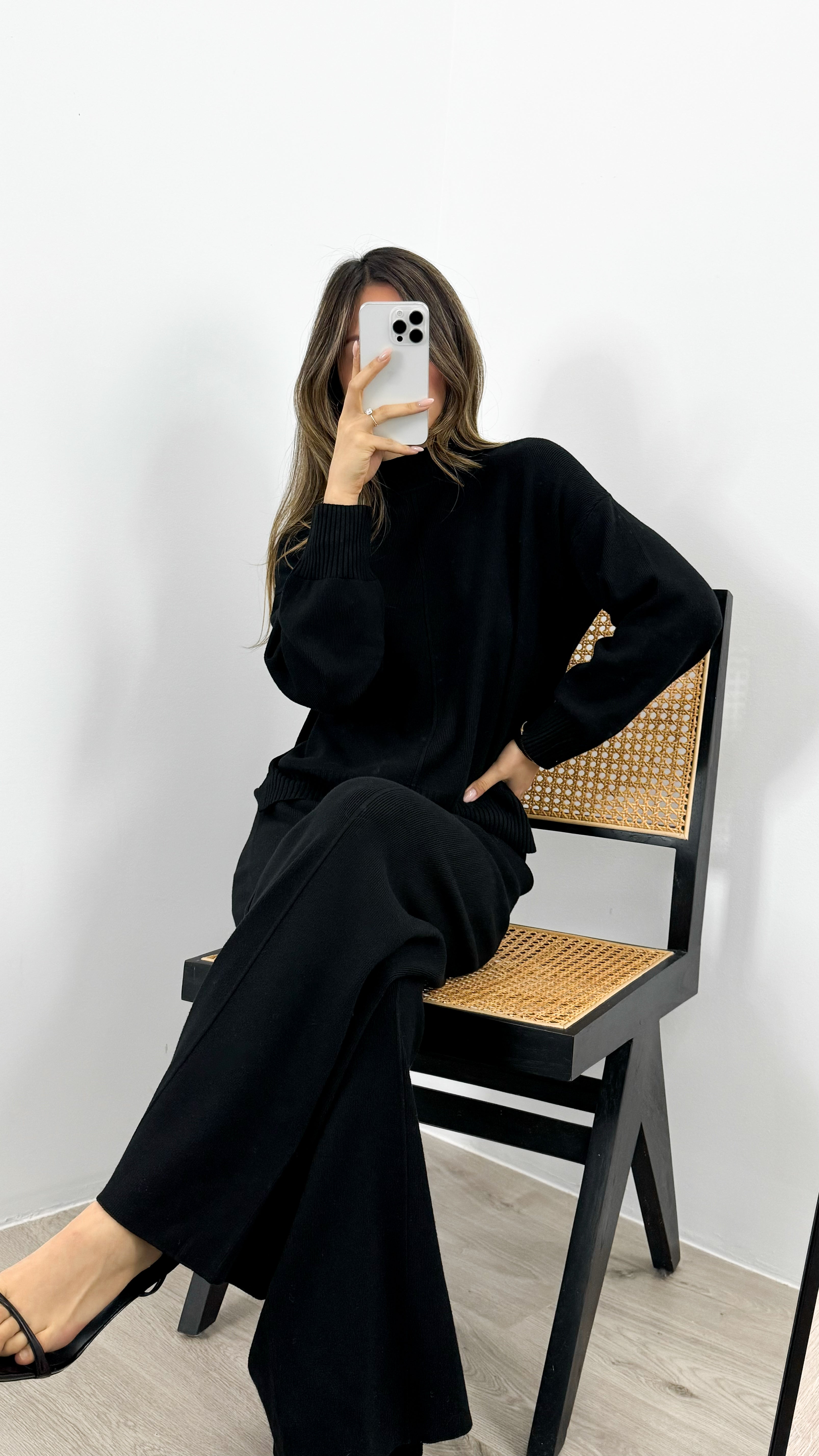 DELTA KNIT TOP - BLACK