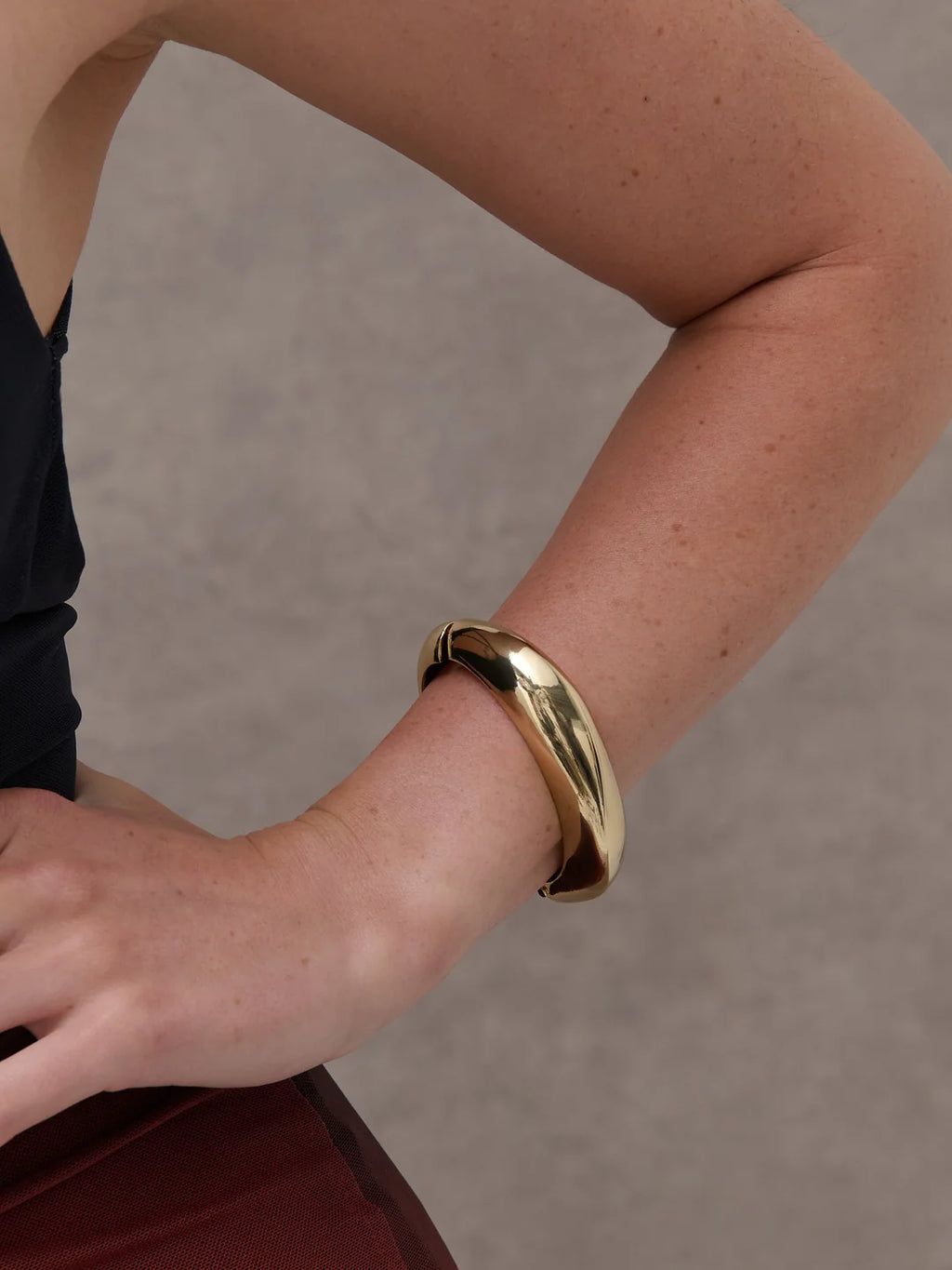 METAL OPEN CUFF BANGLE - GOLD