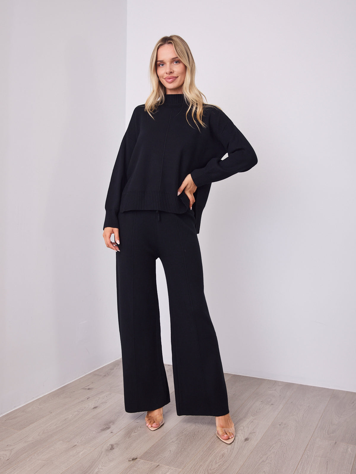 DELTA KNIT TOP - BLACK