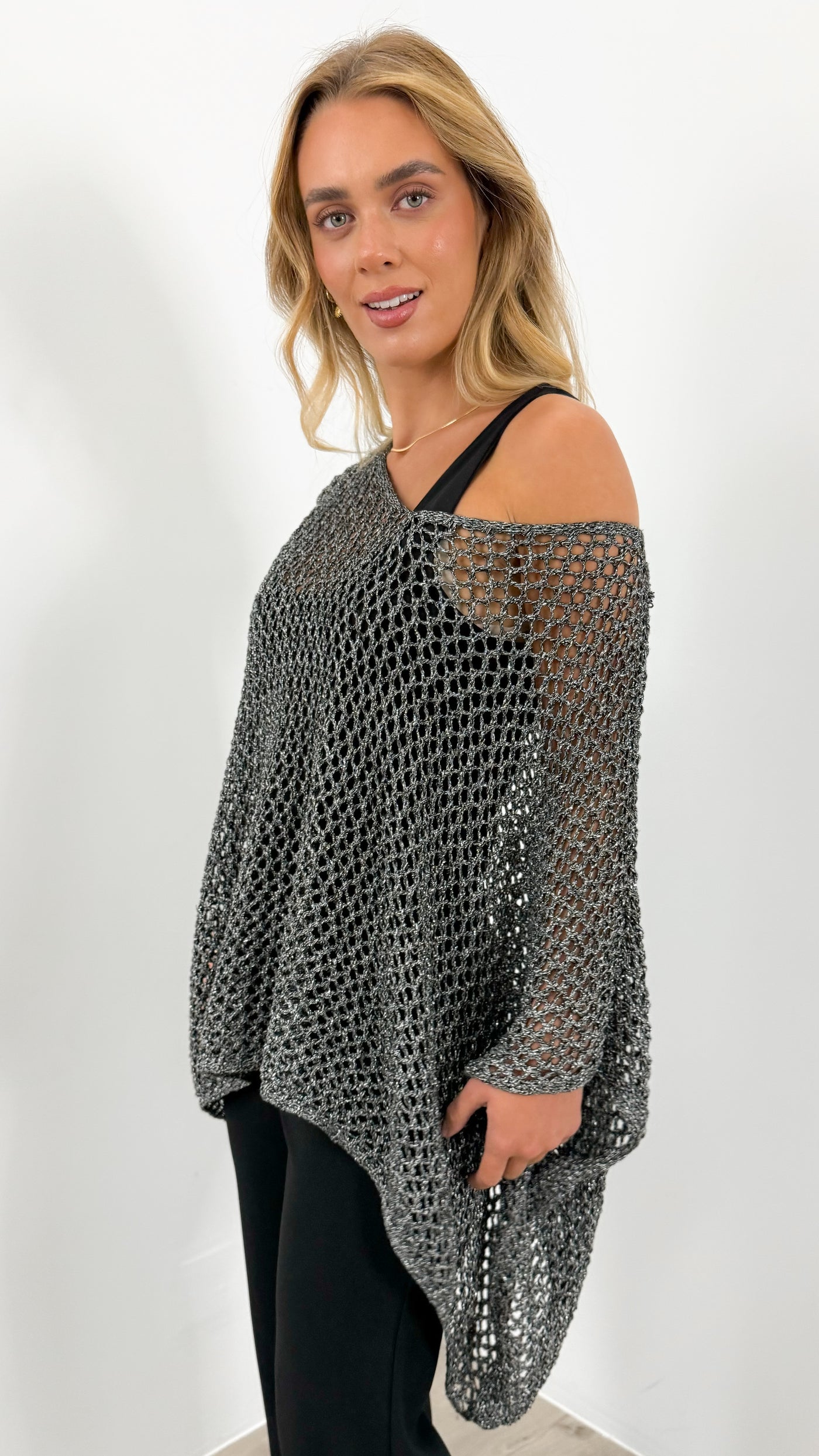 BENITA TOP - BLACK